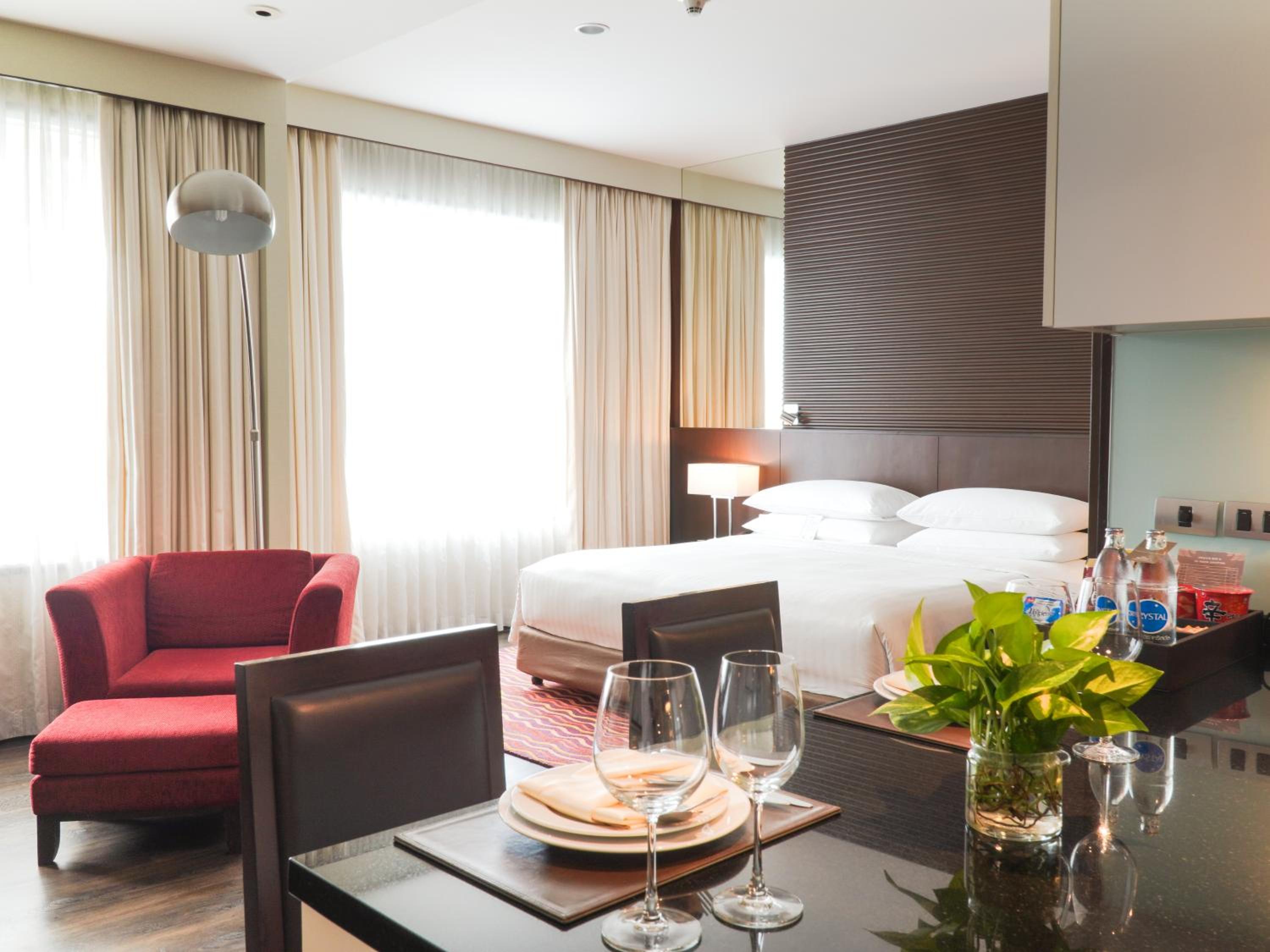 Two-Bedroom Connecting Suite with City View, with Bathtub photo 3