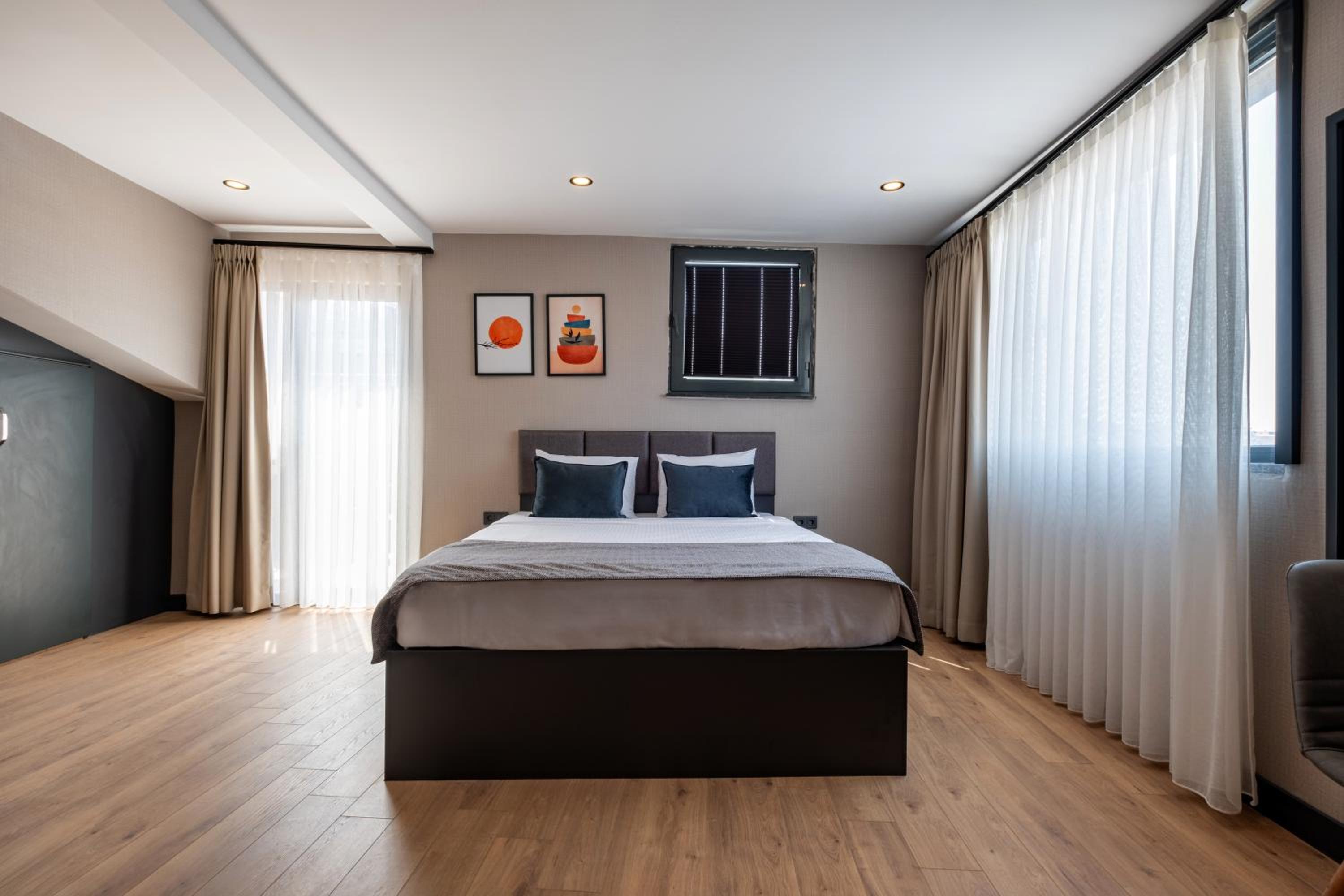 Deluxe Double Room with Balcony photo 1
