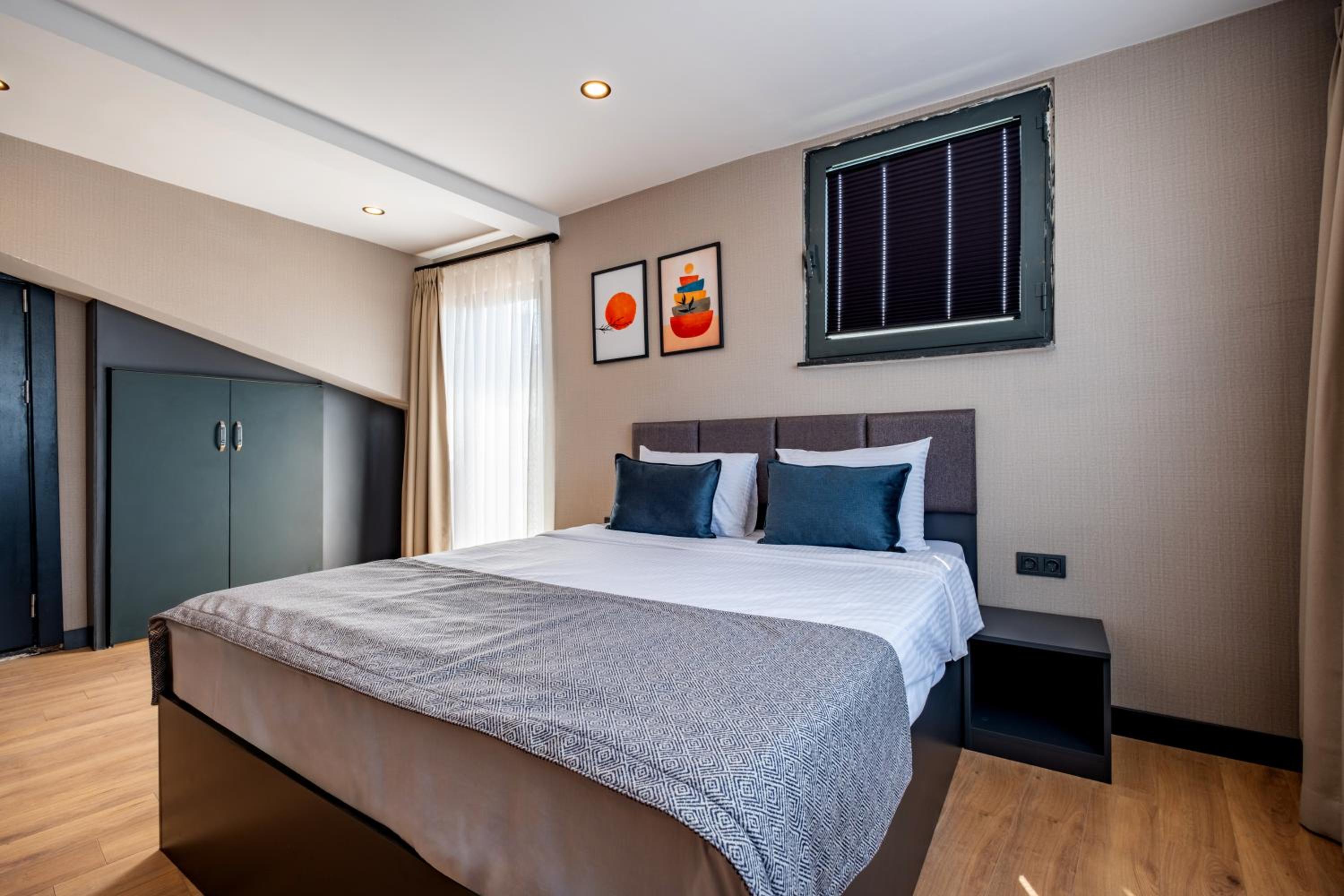 Deluxe Double Room with Balcony photo 2