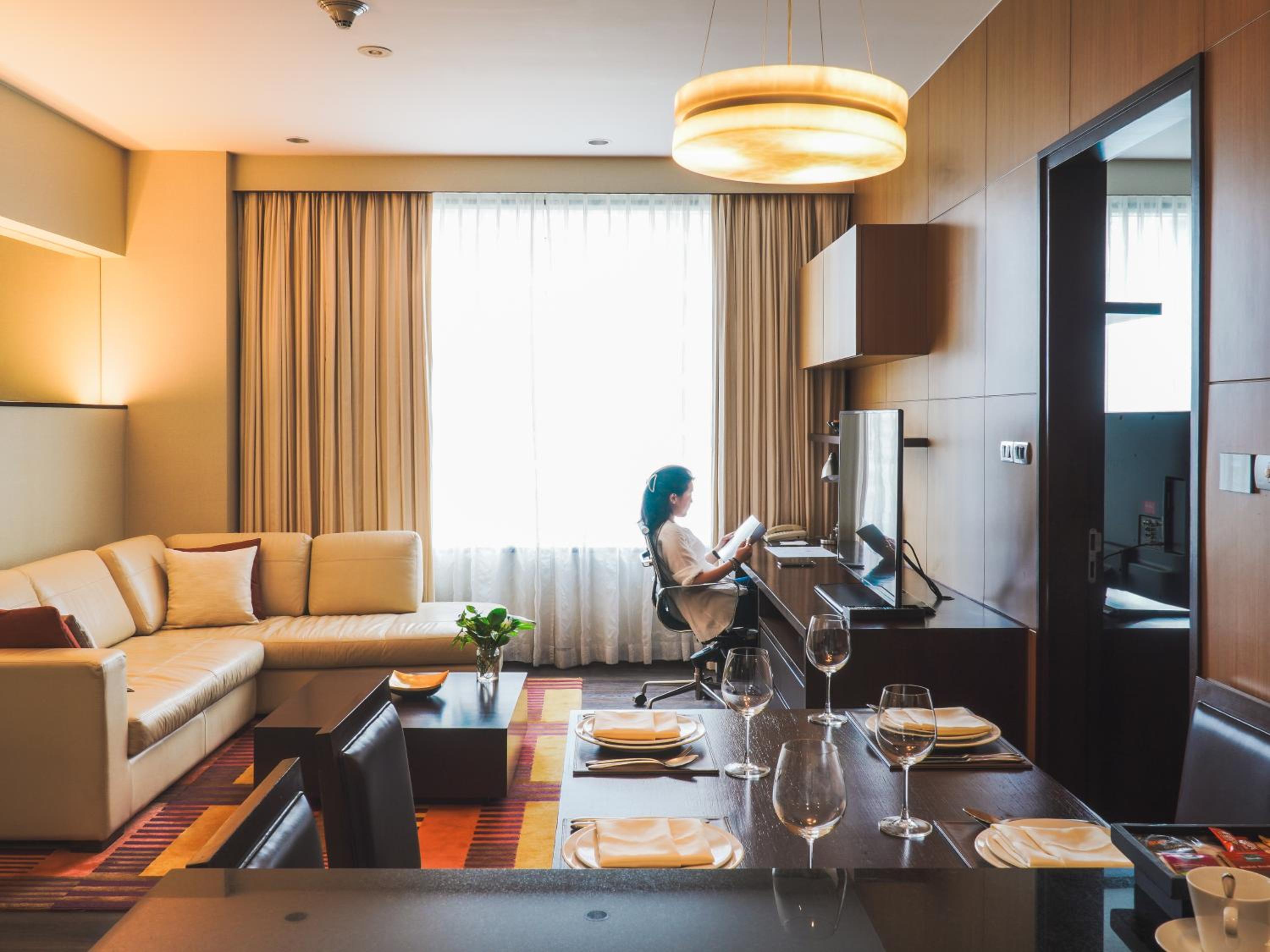 Two-Bedroom Connecting Suite with City View, with Bathtub photo 2