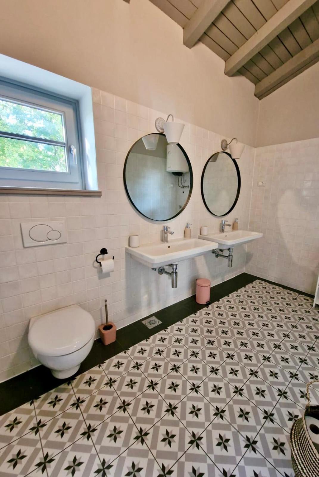 Villa photo 2