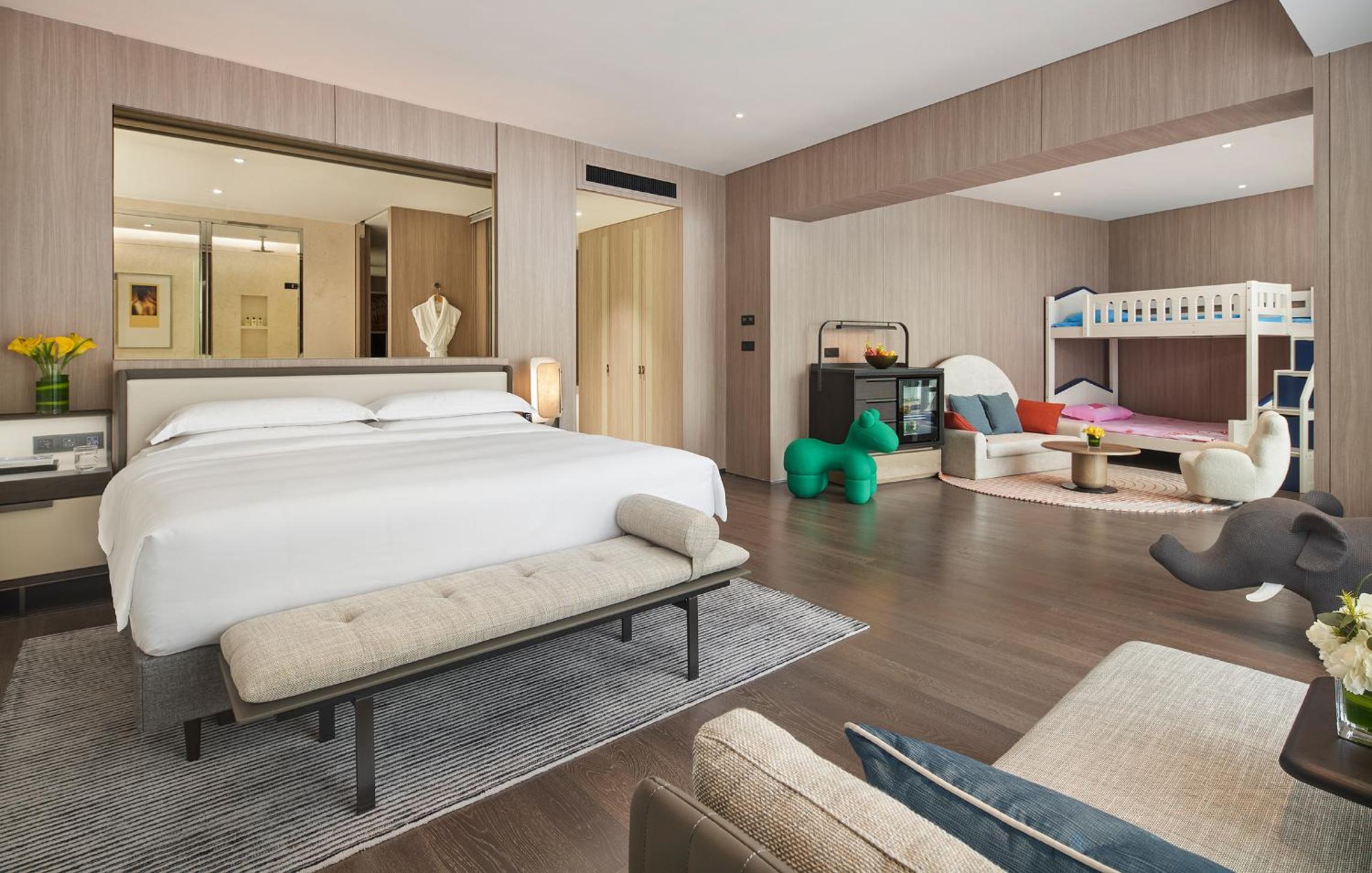 One-Bedroom King Suite with Kid Bed - Kids Theme - Photo 1