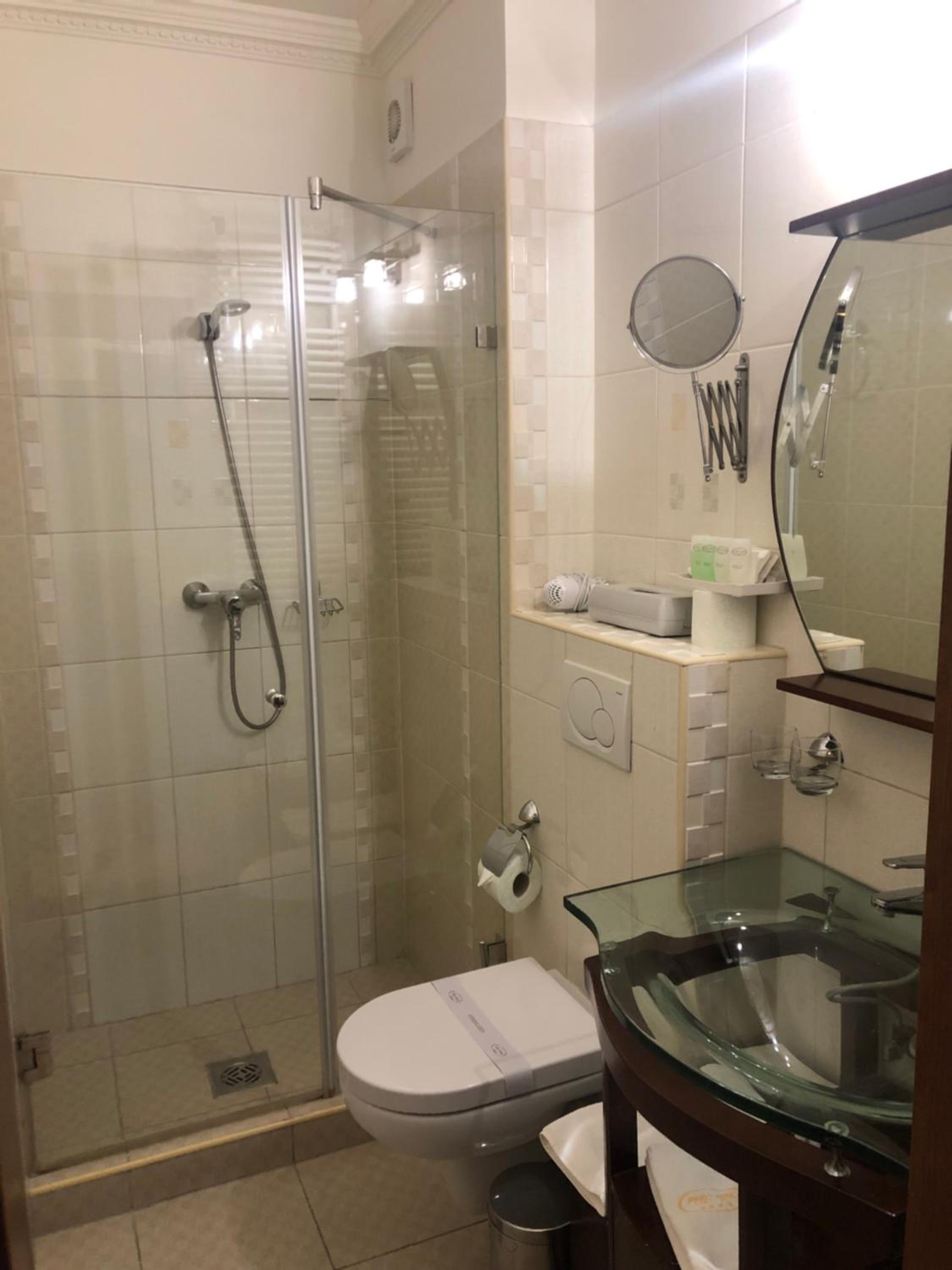 Standard Twin Room - Photo 4