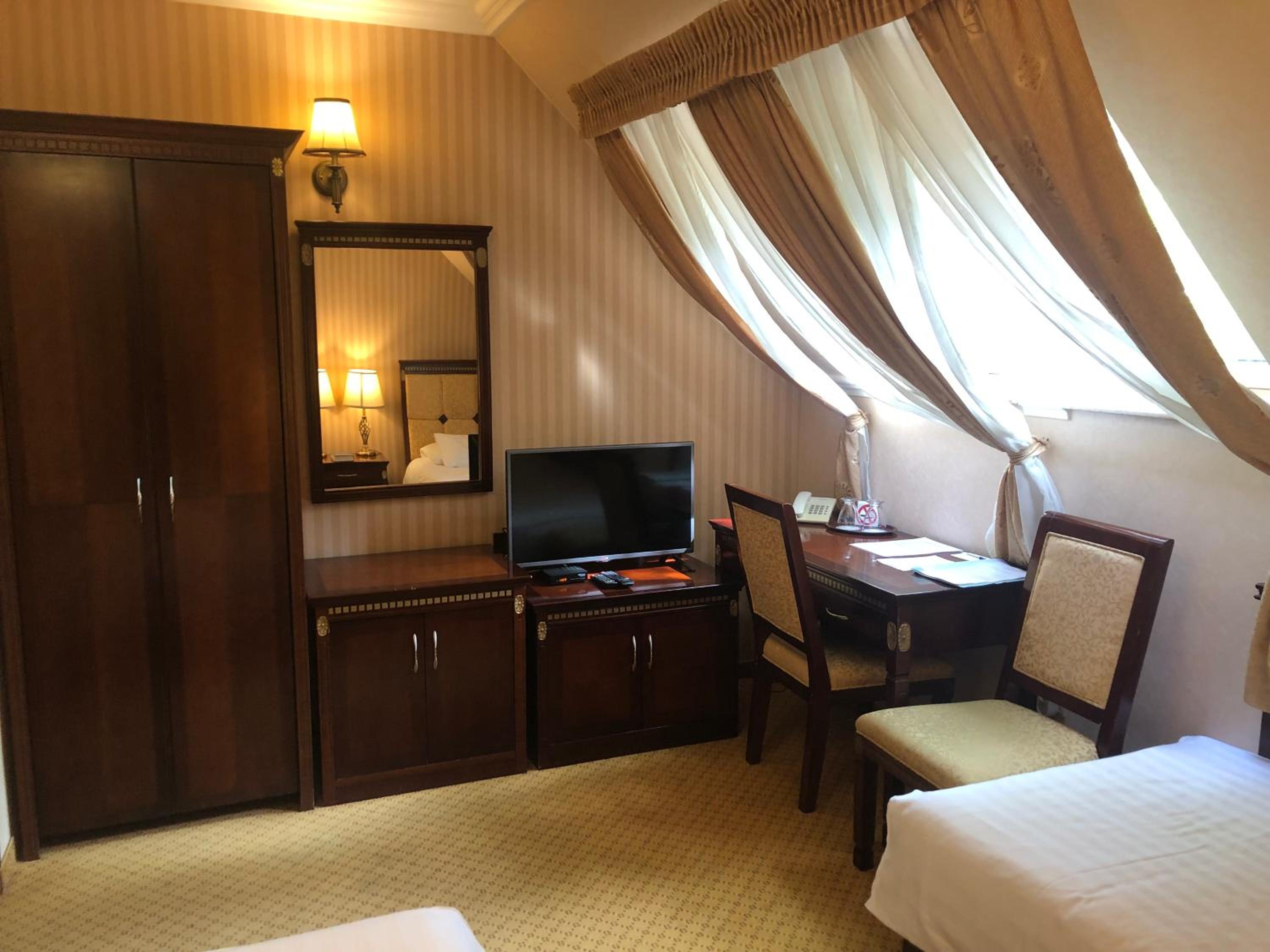 Standard Twin Room - Photo 2