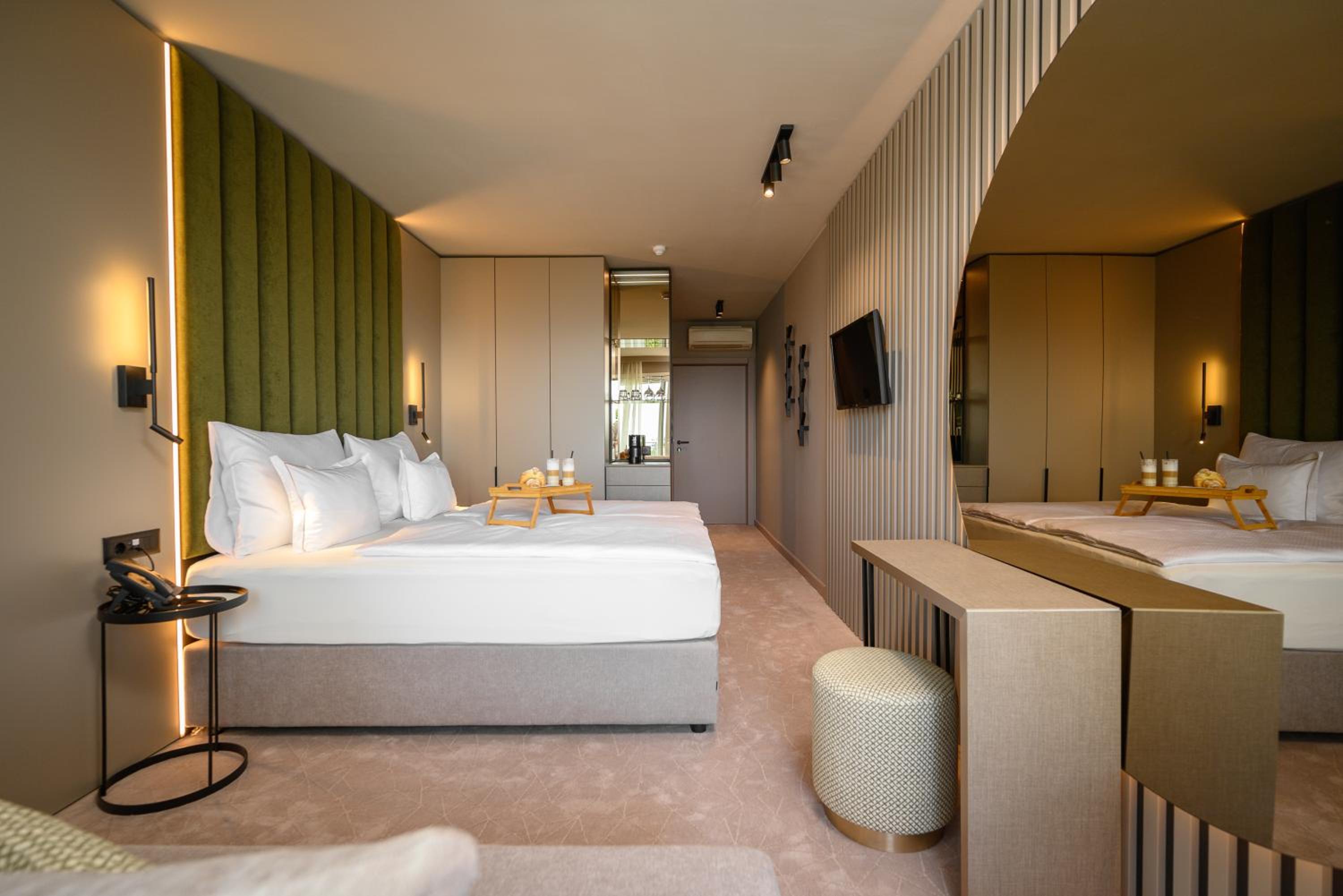Superior Double Room with Balcony - Photo 1