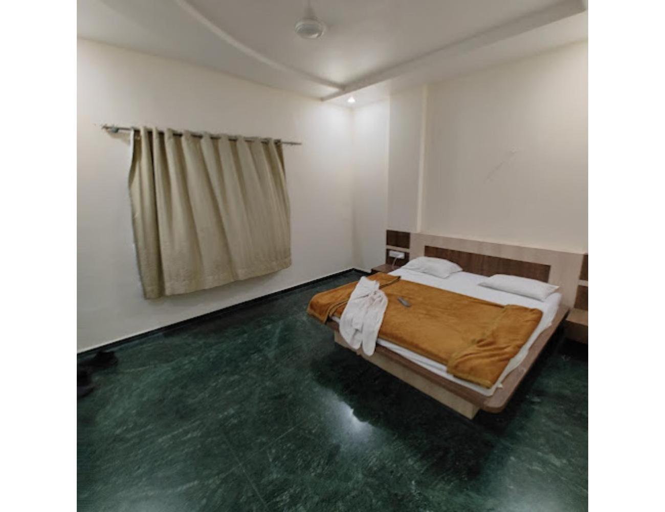 Double Room - Photo 7