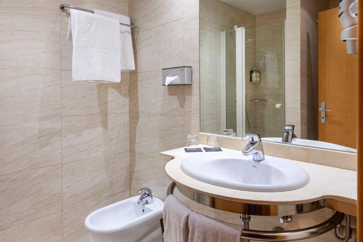 Standard Double or Twin Room - Photo 3