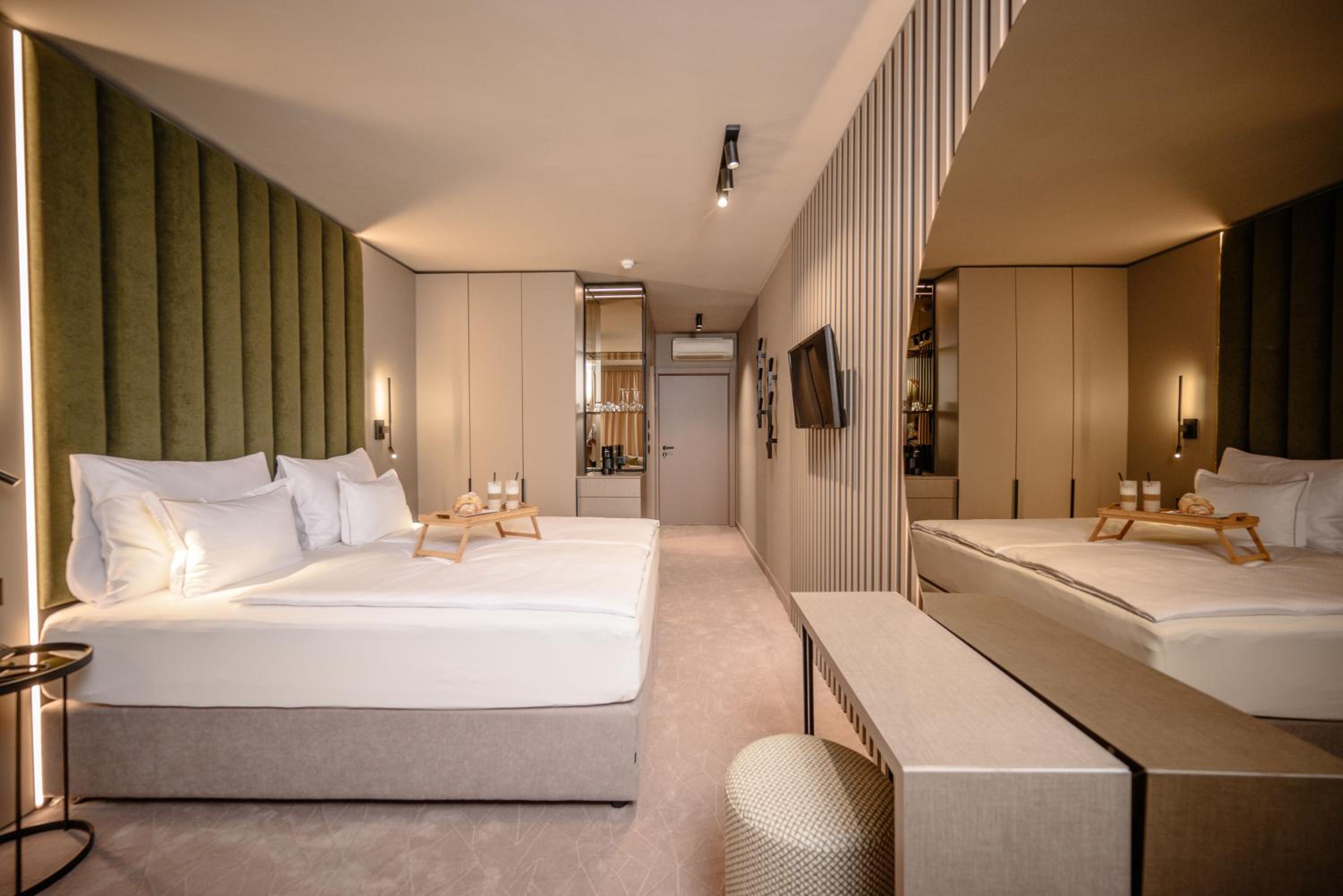 Superior Double Room with Balcony - Photo 4