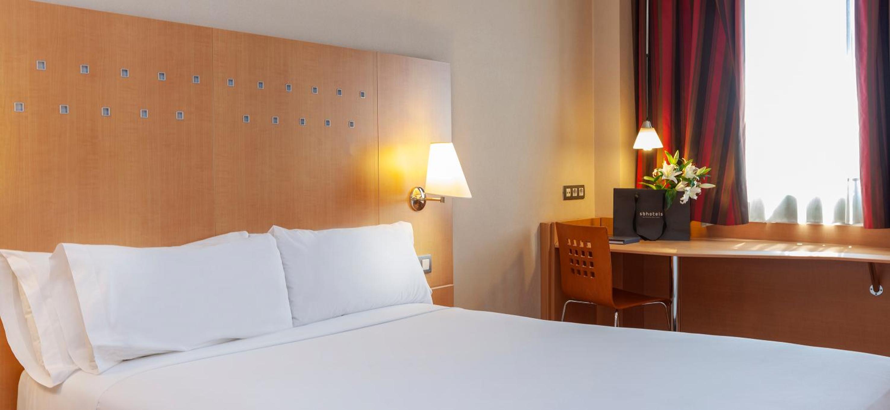 Standard Double or Twin Room - Photo 1