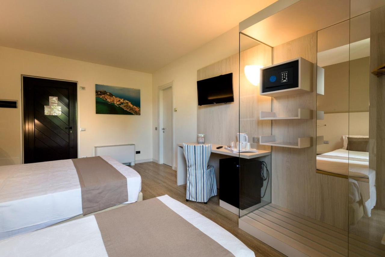 Superior Triple Room - Photo 11