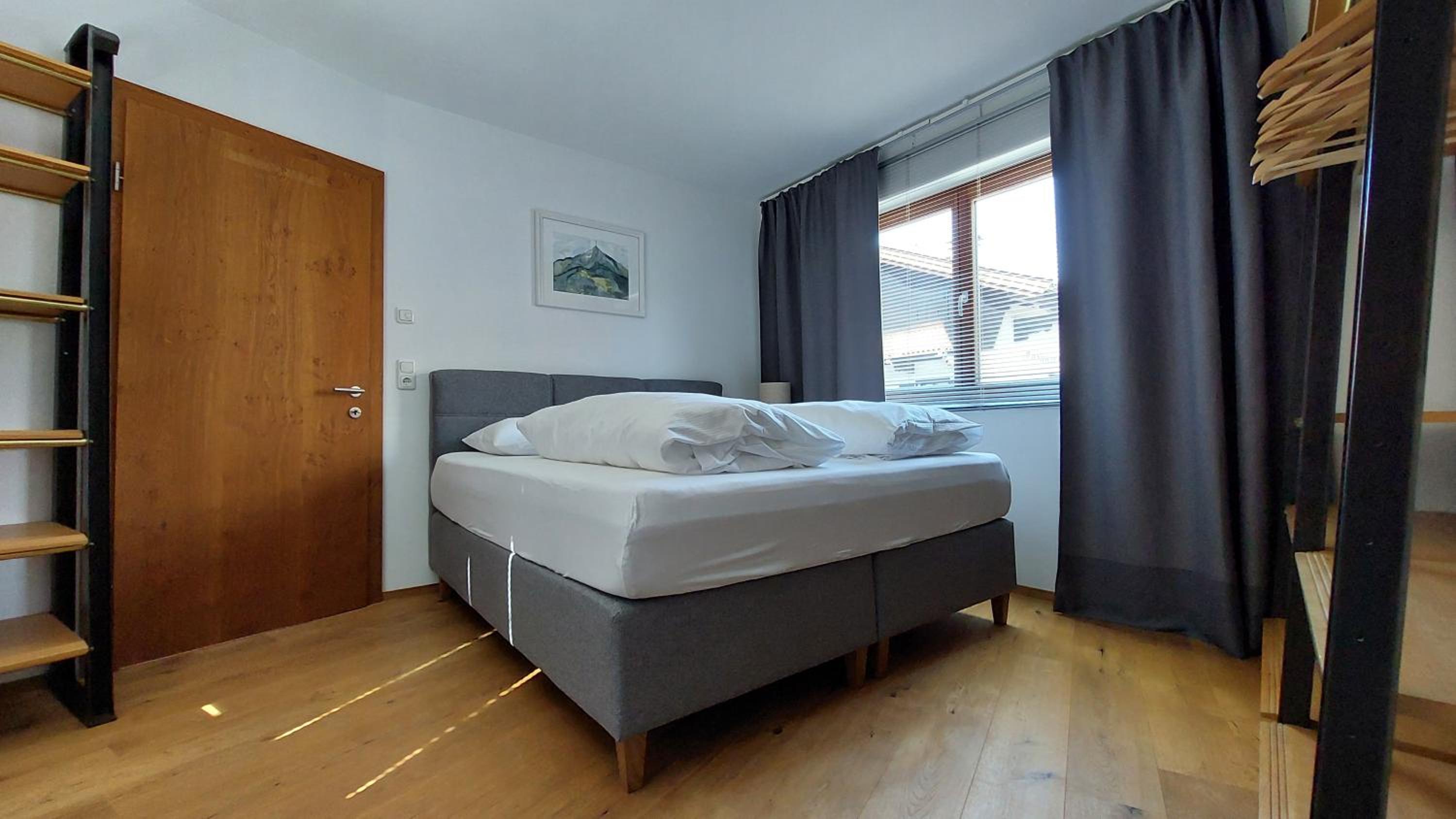Three-Bedroom Apartment with Balcony photo 1