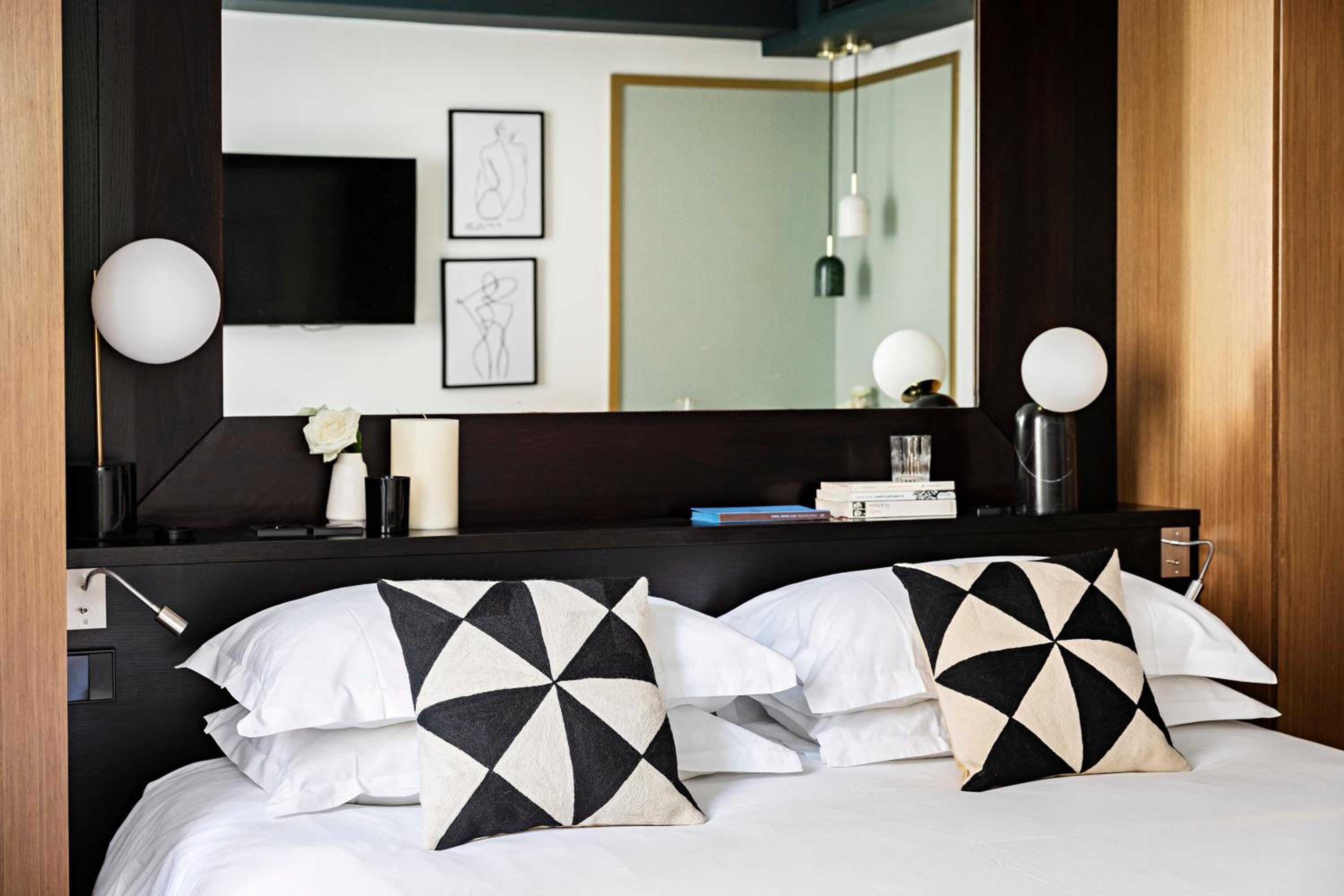 Standard Room with One Double and One King Bed photo 1