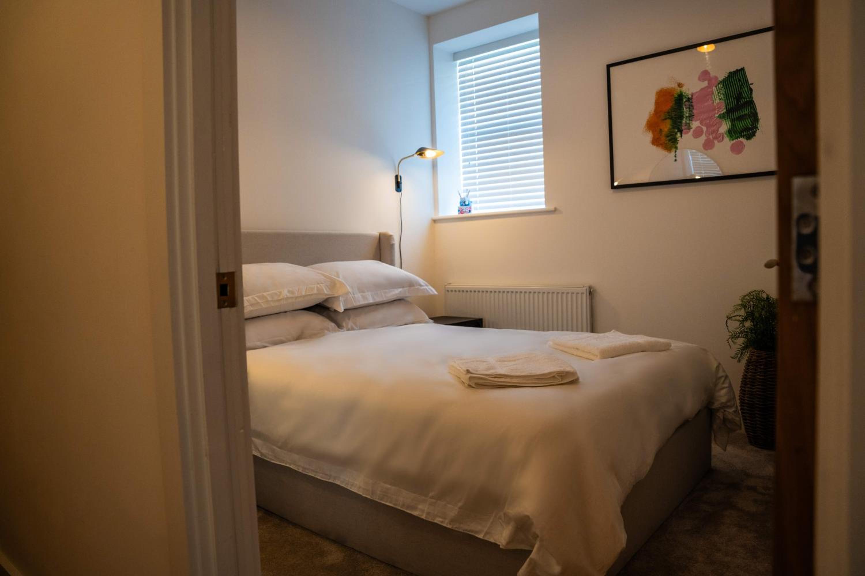 One-Bedroom Apartment photo 1