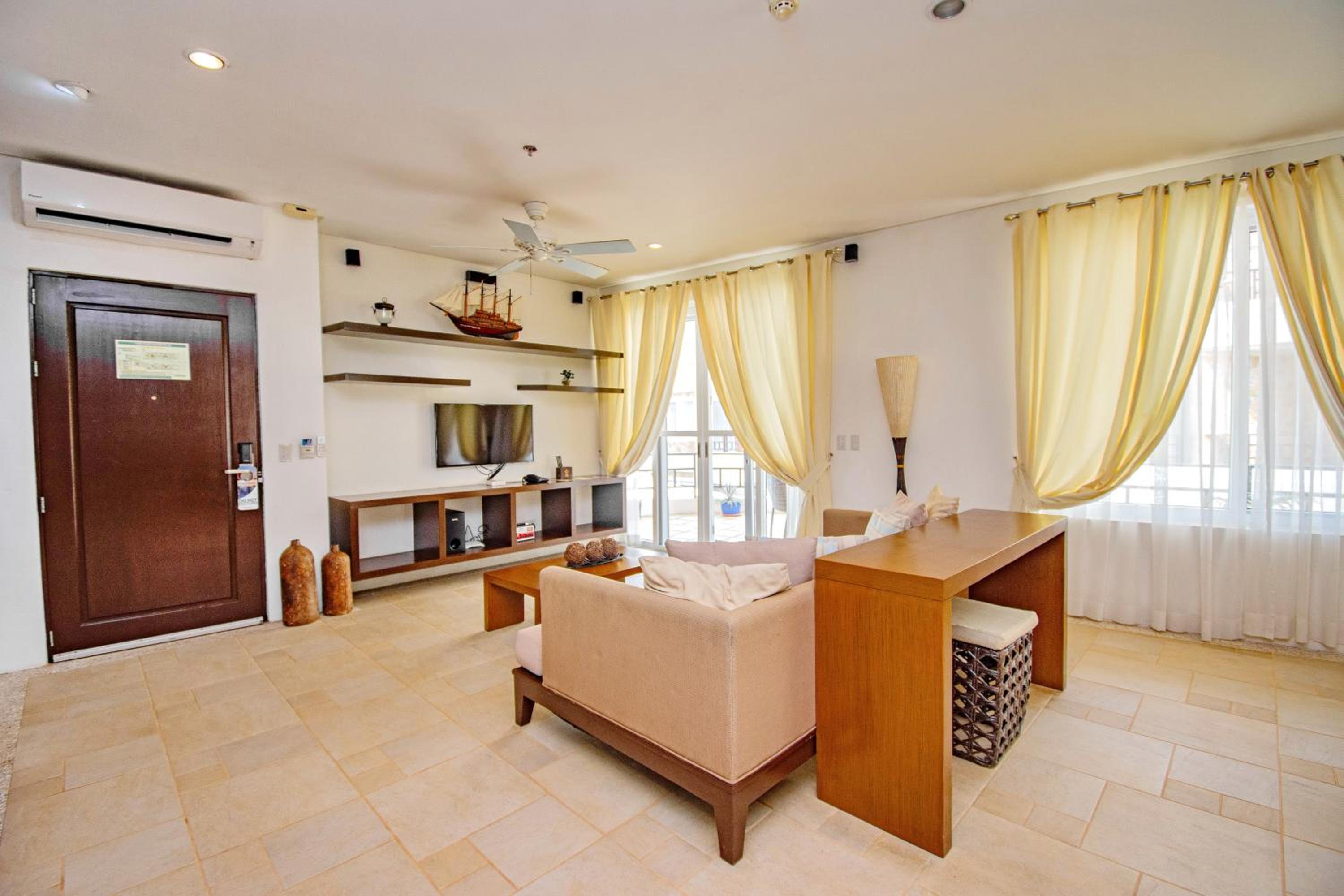 1 Bedroom Premier Suite with Jacuzzi - Photo 5