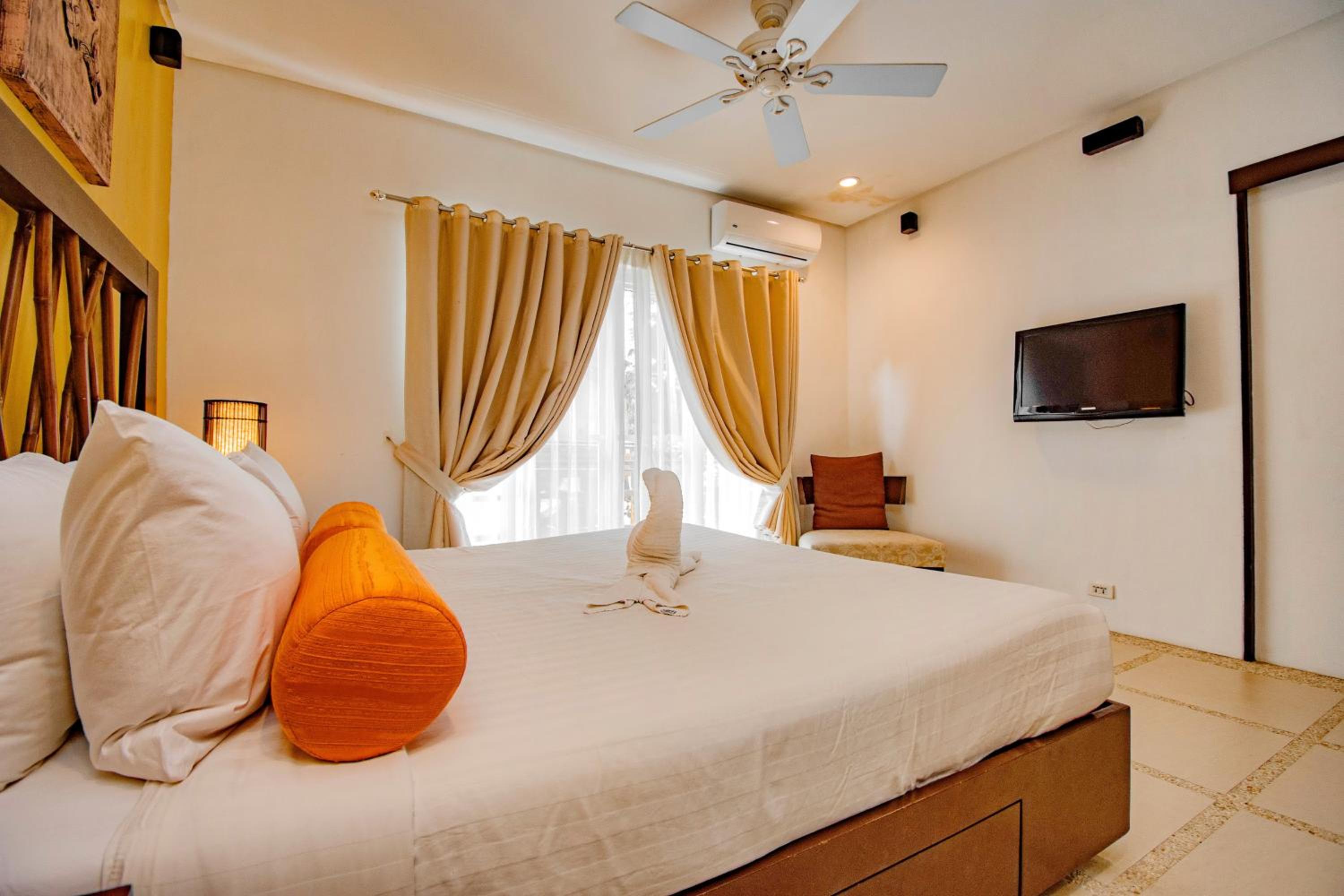 1 Bedroom Premier Suite with Jacuzzi - Photo 14