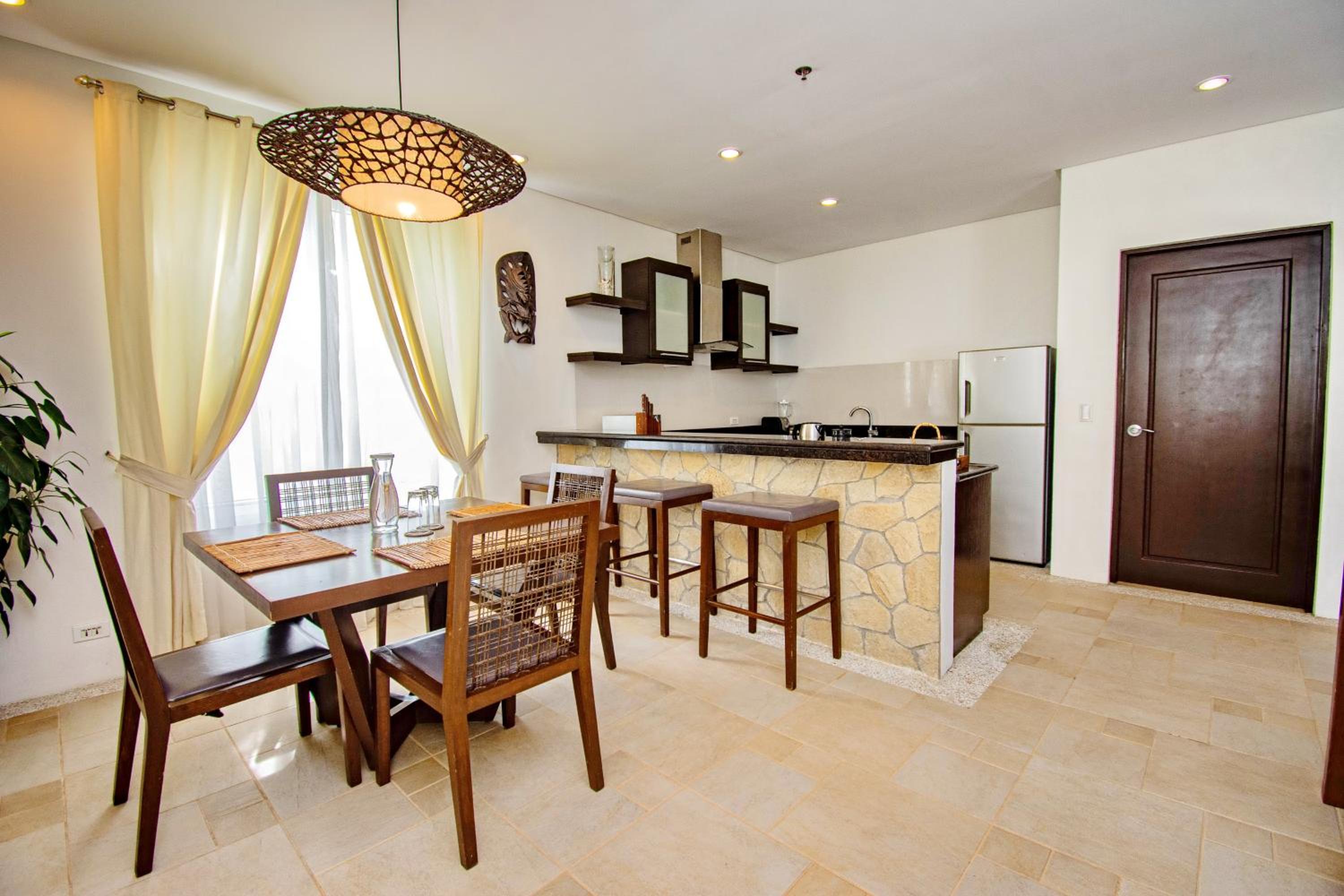 1 Bedroom Premier Suite with Jacuzzi - Photo 7