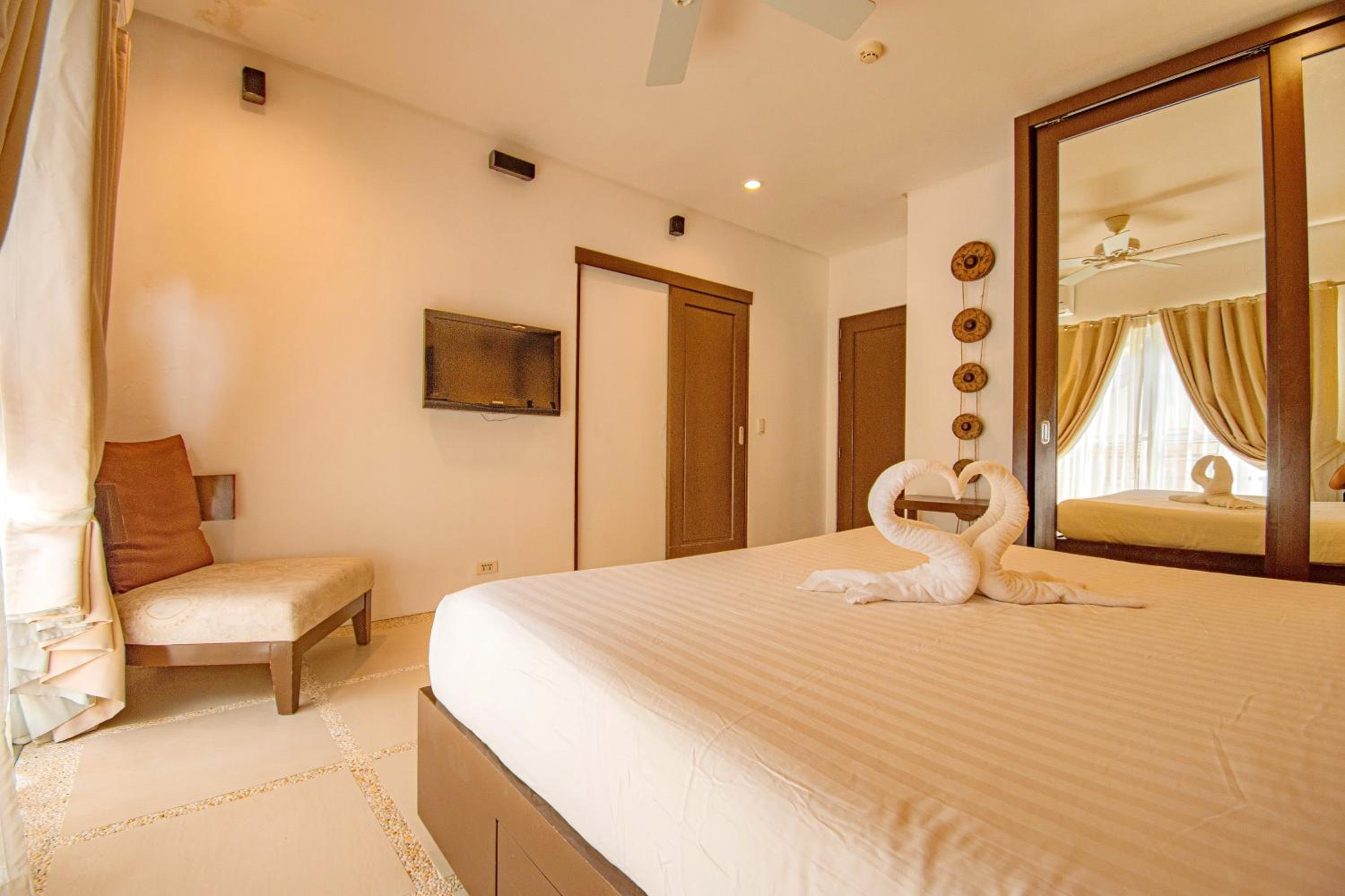 1 Bedroom Premier Suite with Jacuzzi - Photo 12