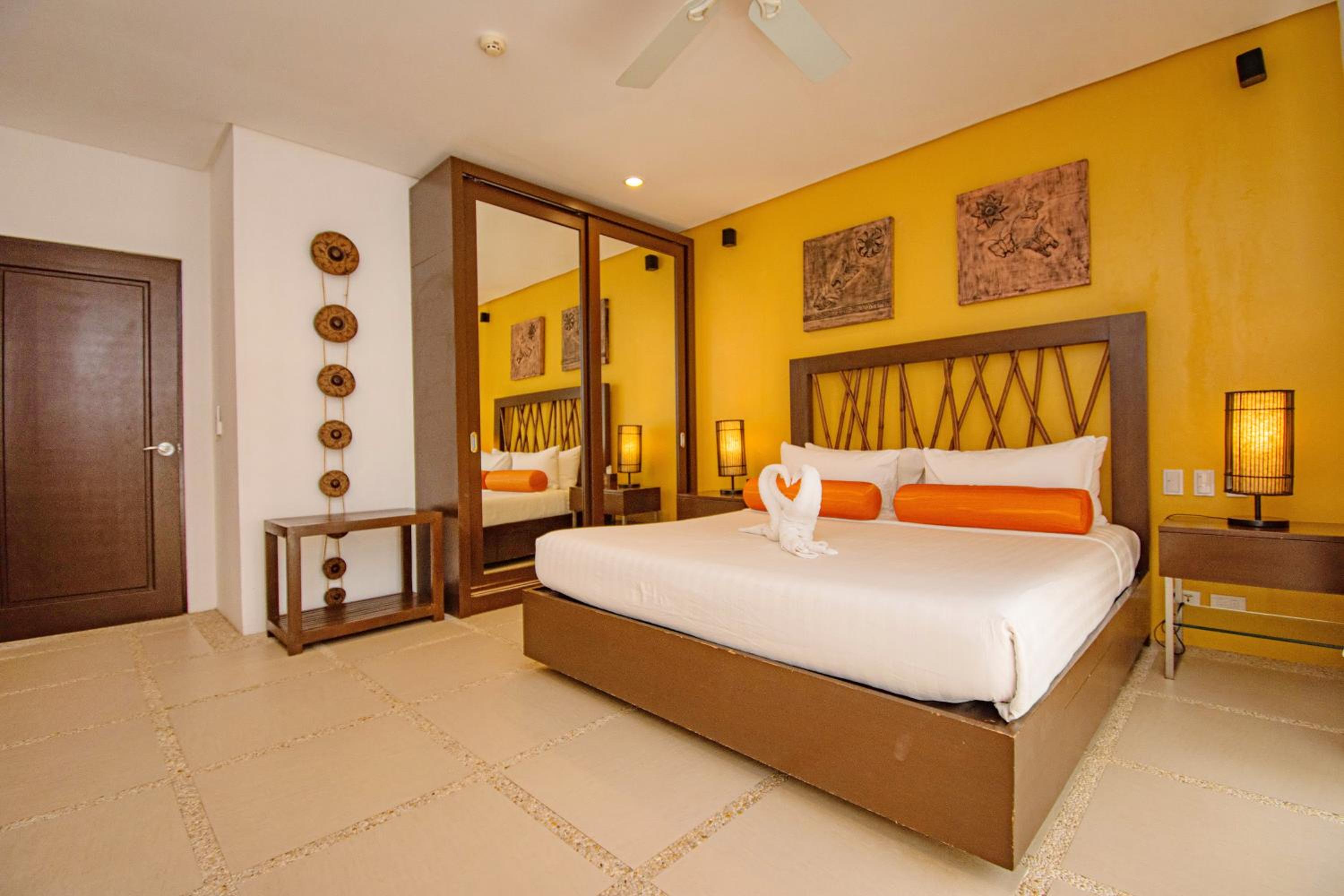 1 Bedroom Premier Suite with Jacuzzi - Photo 11