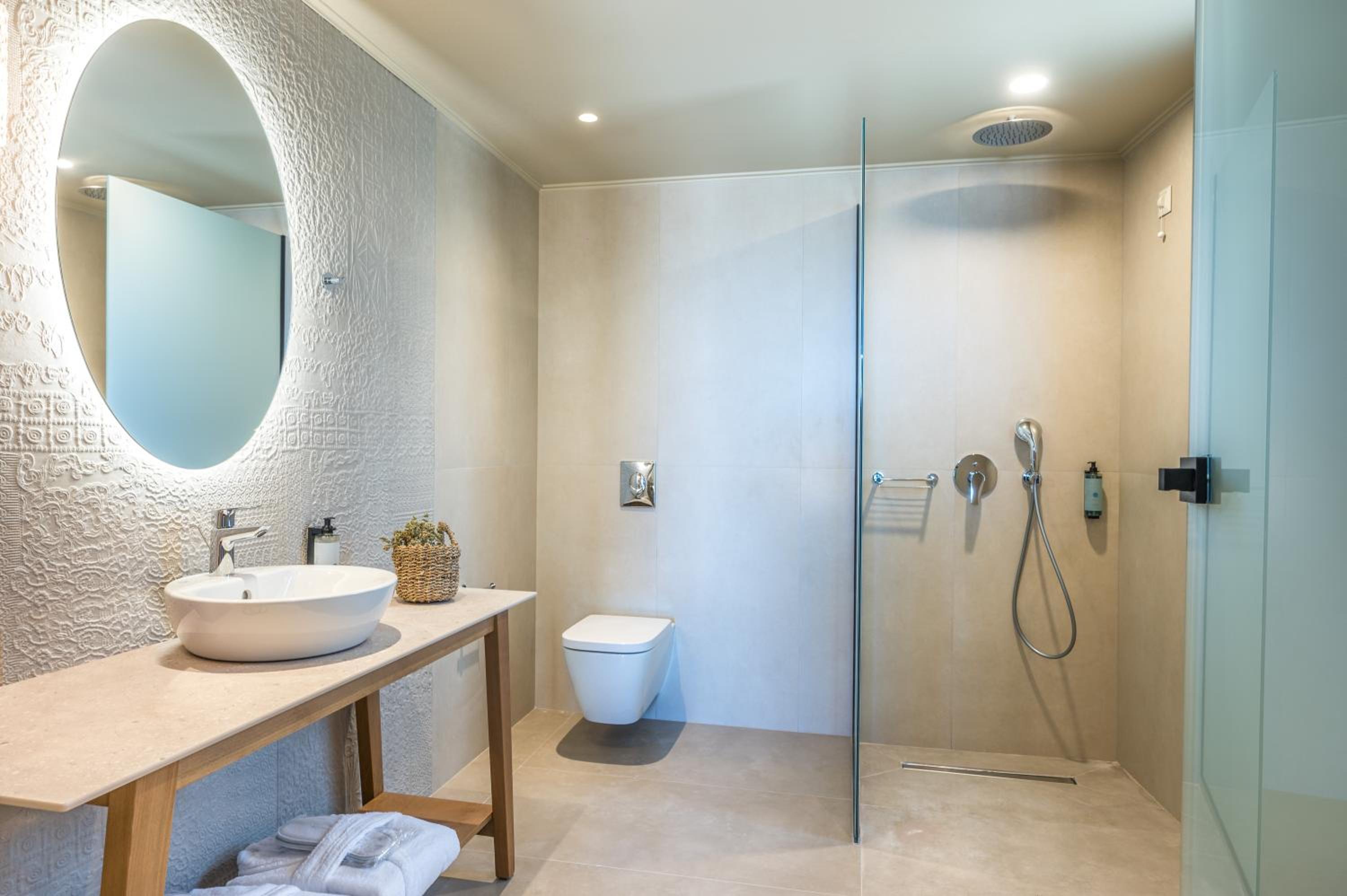 Superior Suite - Photo 6