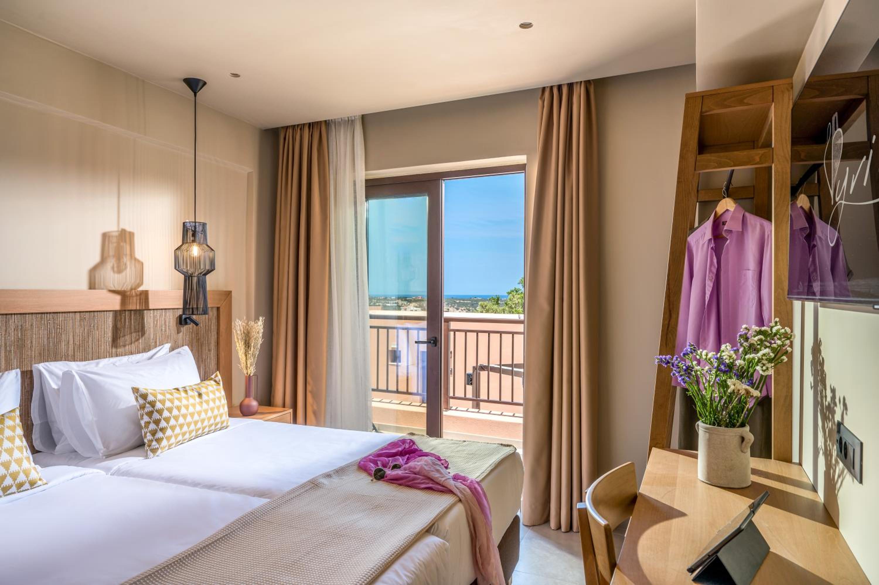 Superior Suite - Photo 1