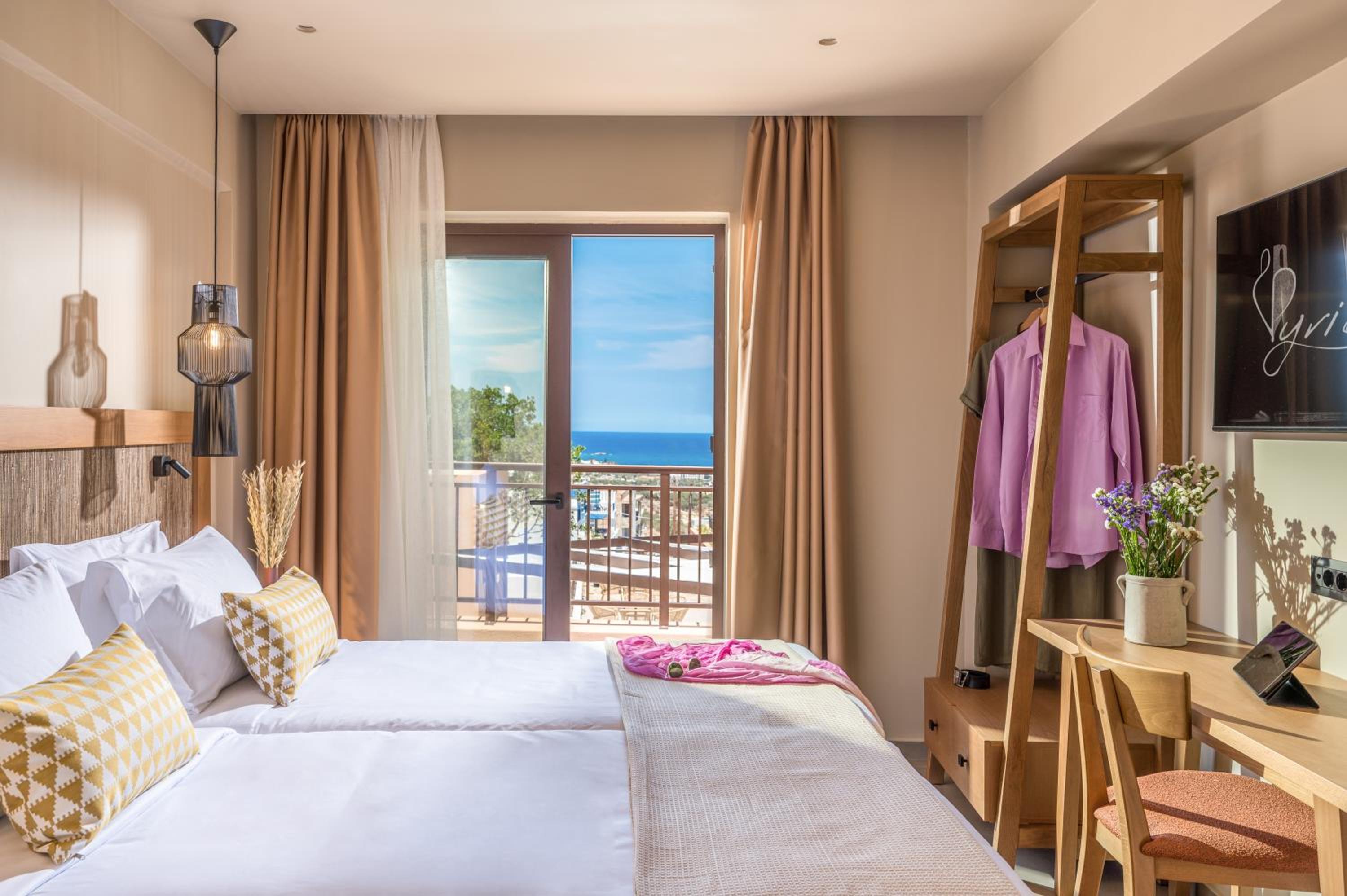 Superior Suite - Photo 4