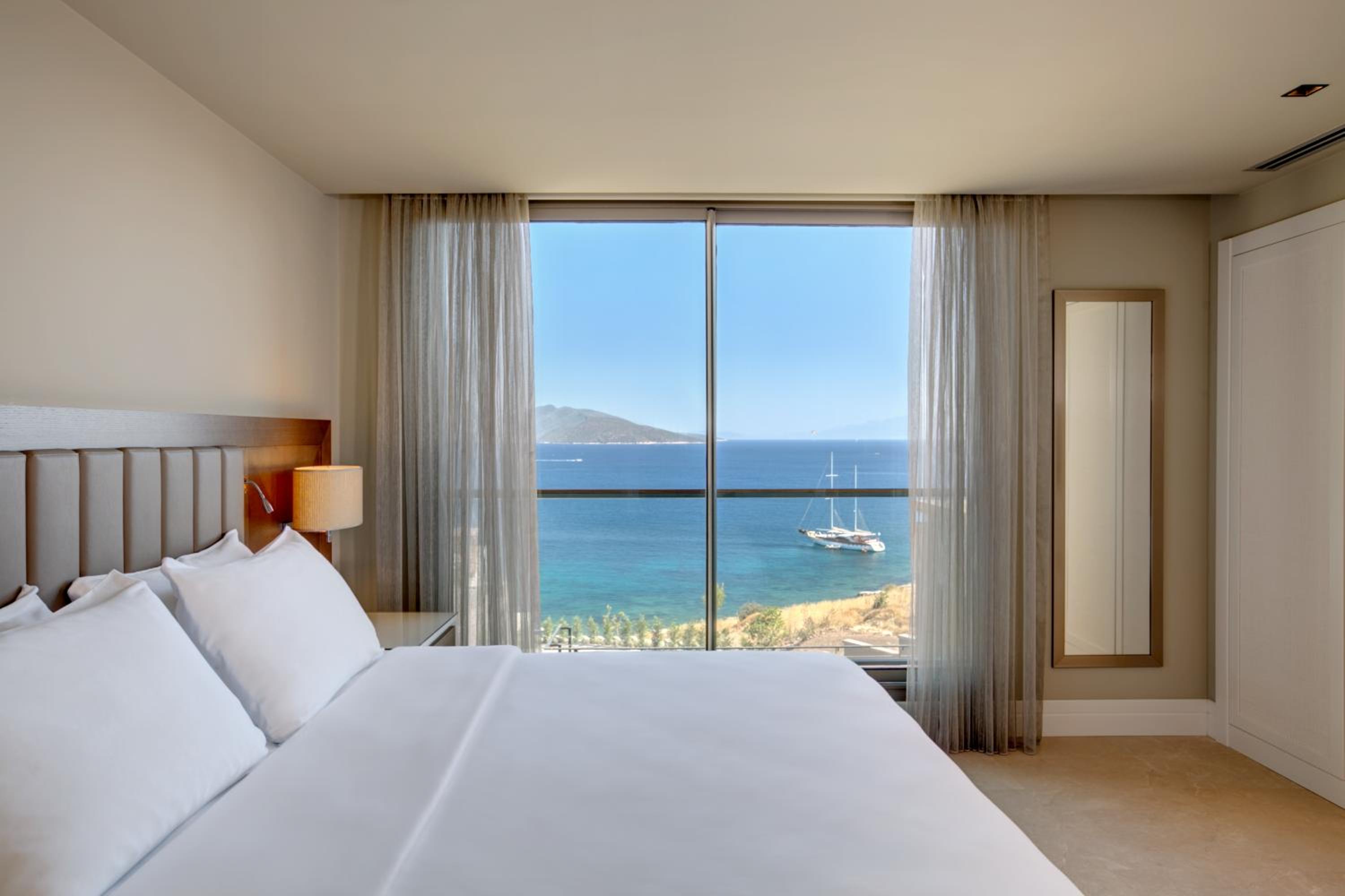 Caresse Residence, 1 Bedroom Residence, 1 King, Sea view thumbnail 5