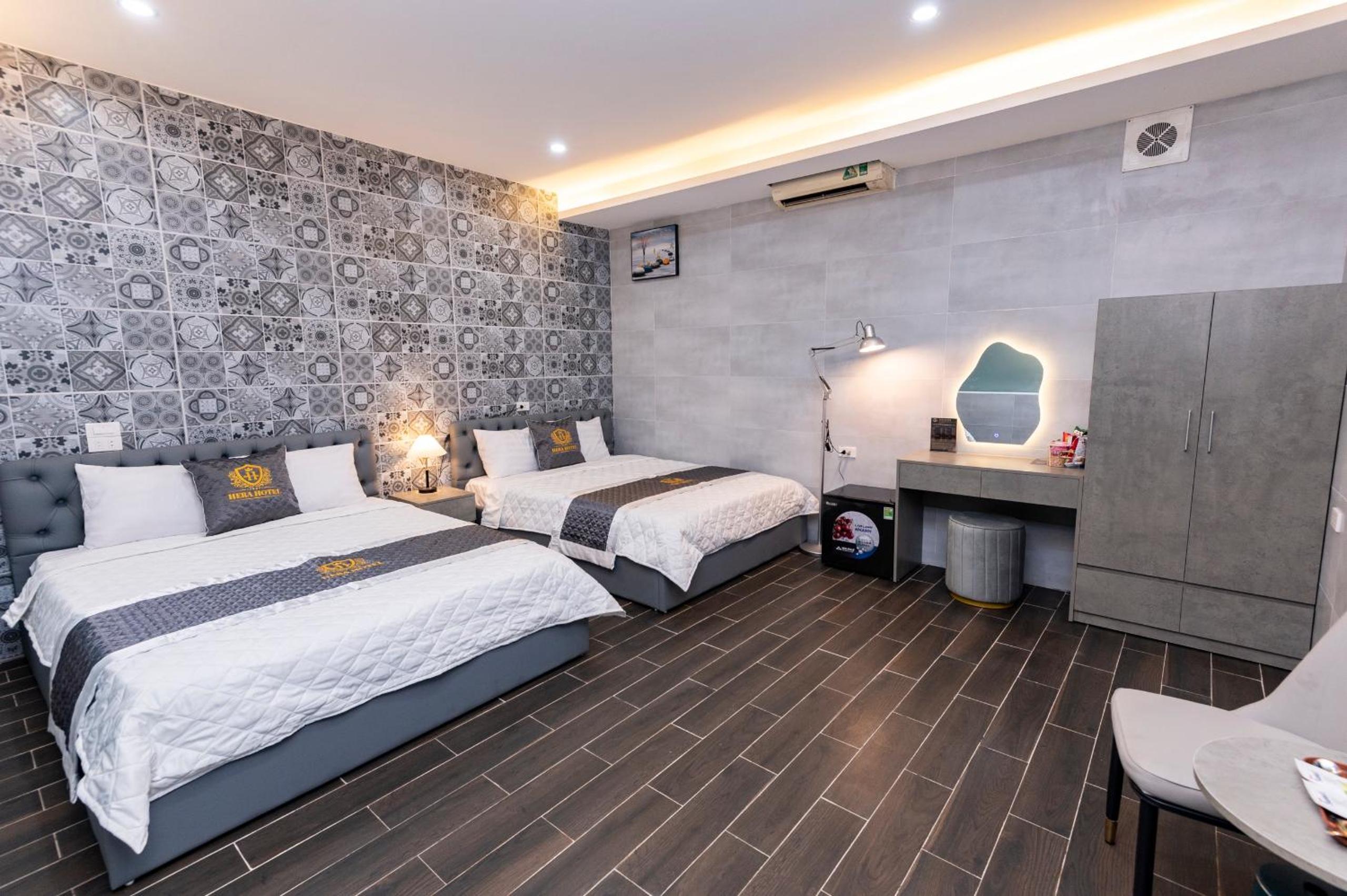 Queen Room with Two Queen Beds photo 1