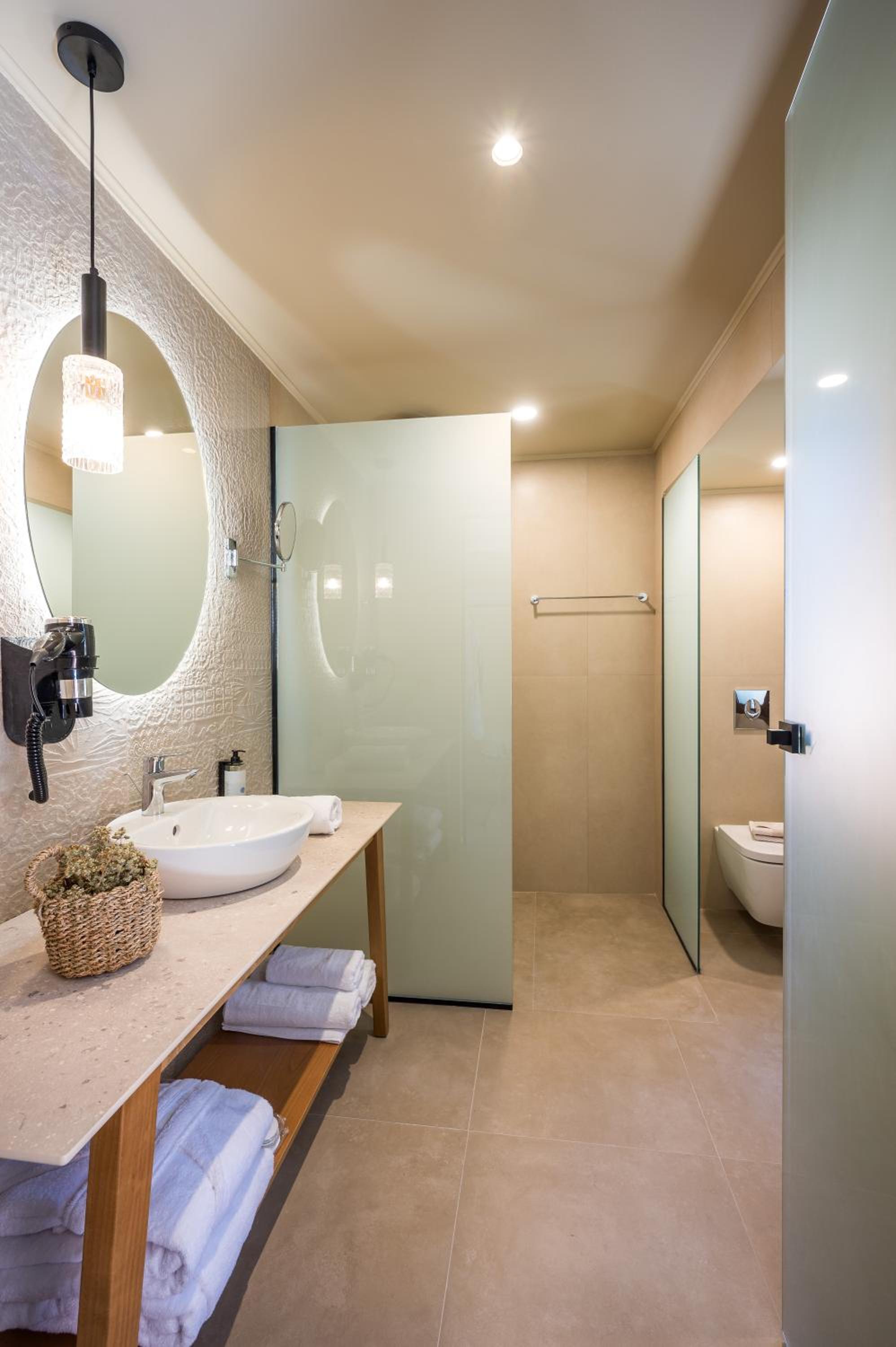 Suite - Photo 8
