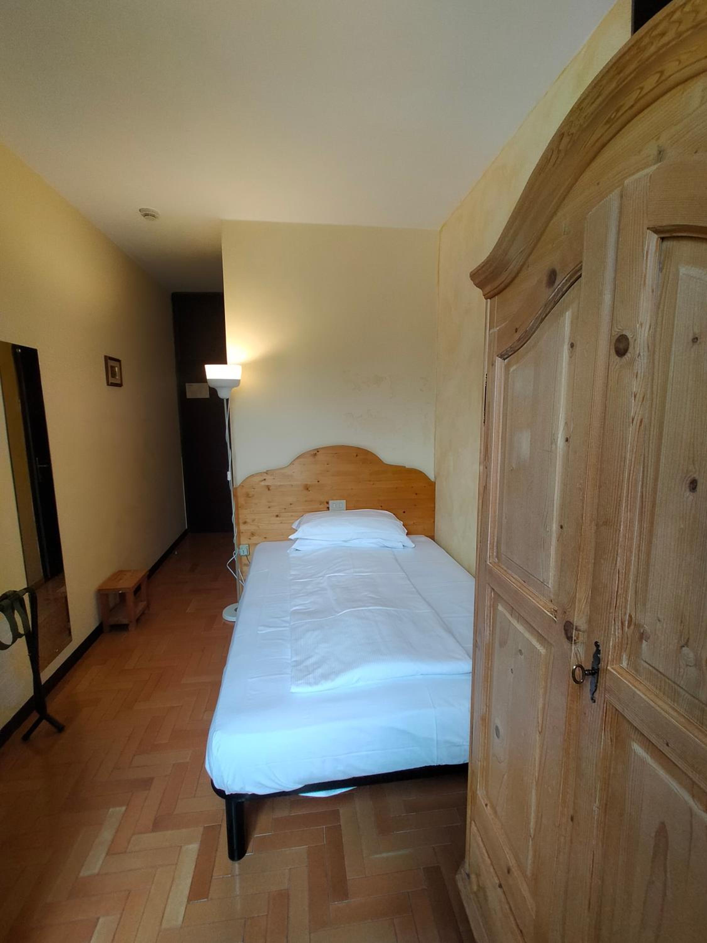 Single Room with Mountain View