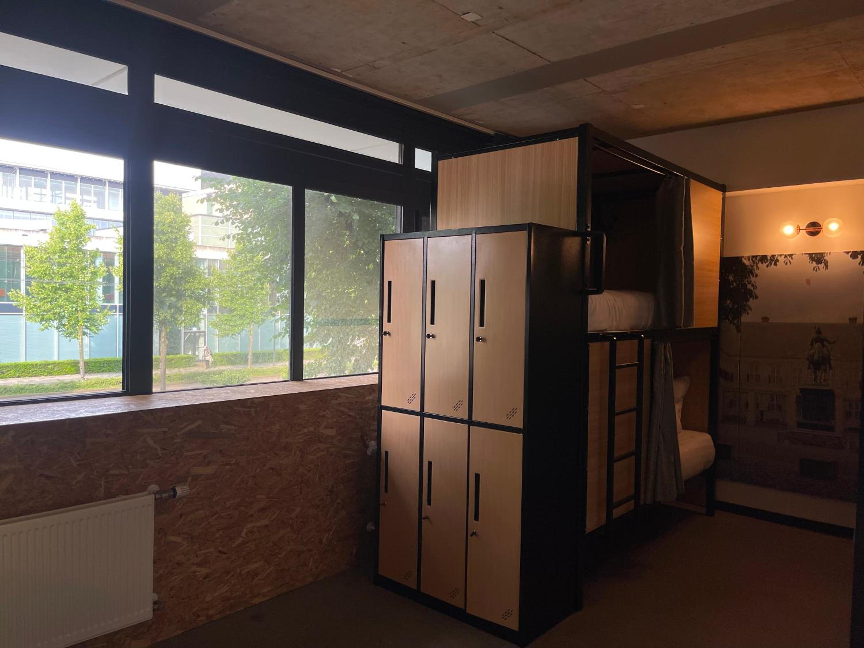 Bed in 6-Bed Female Dormitory Room photo 1