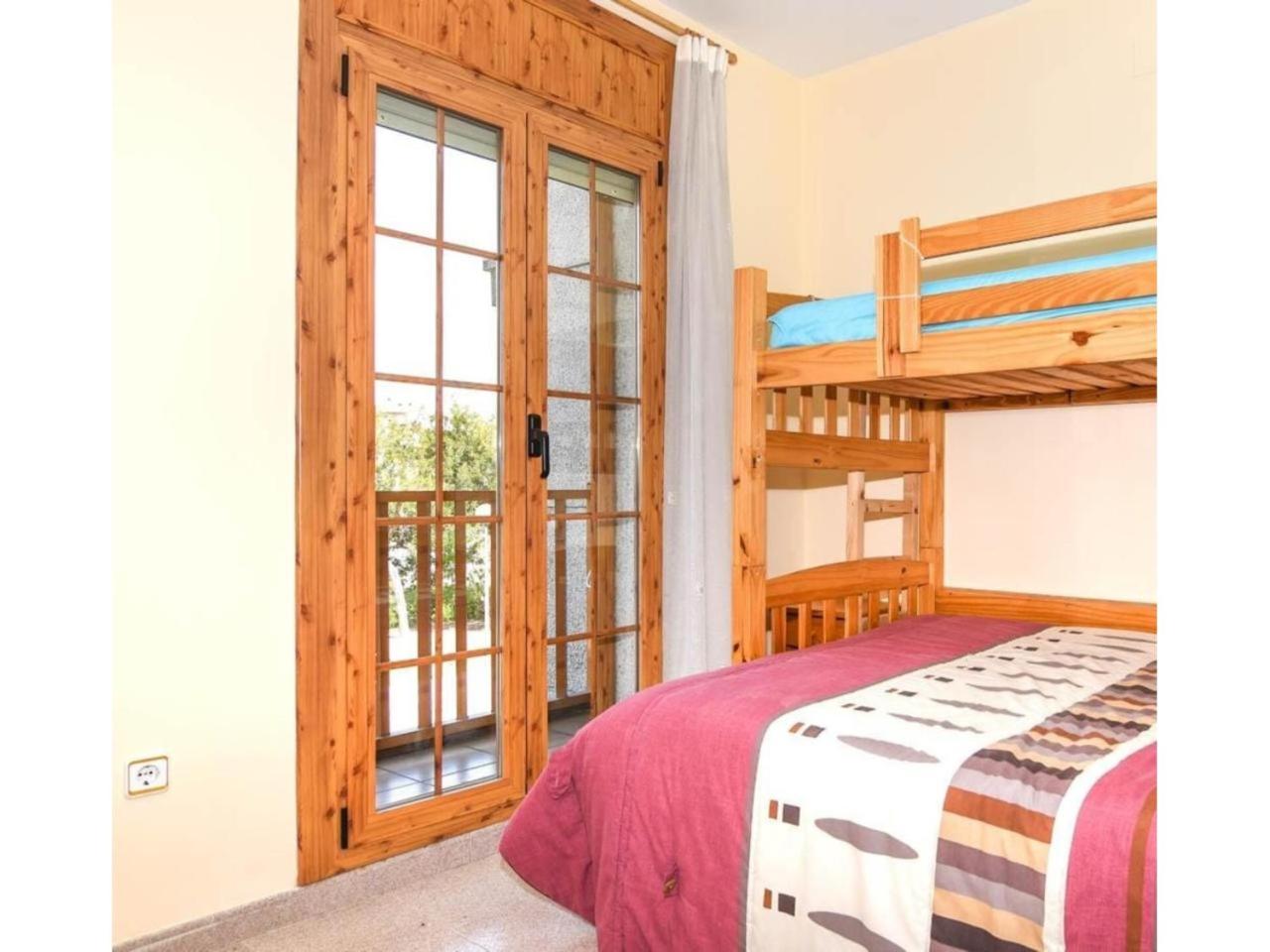 Three-Bedroom House photo 3