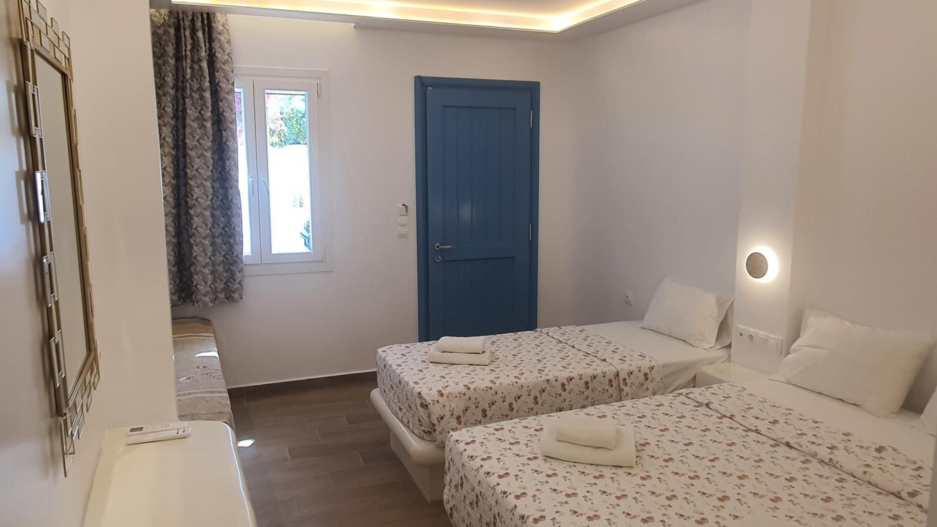 Deluxe Triple Room photo 2