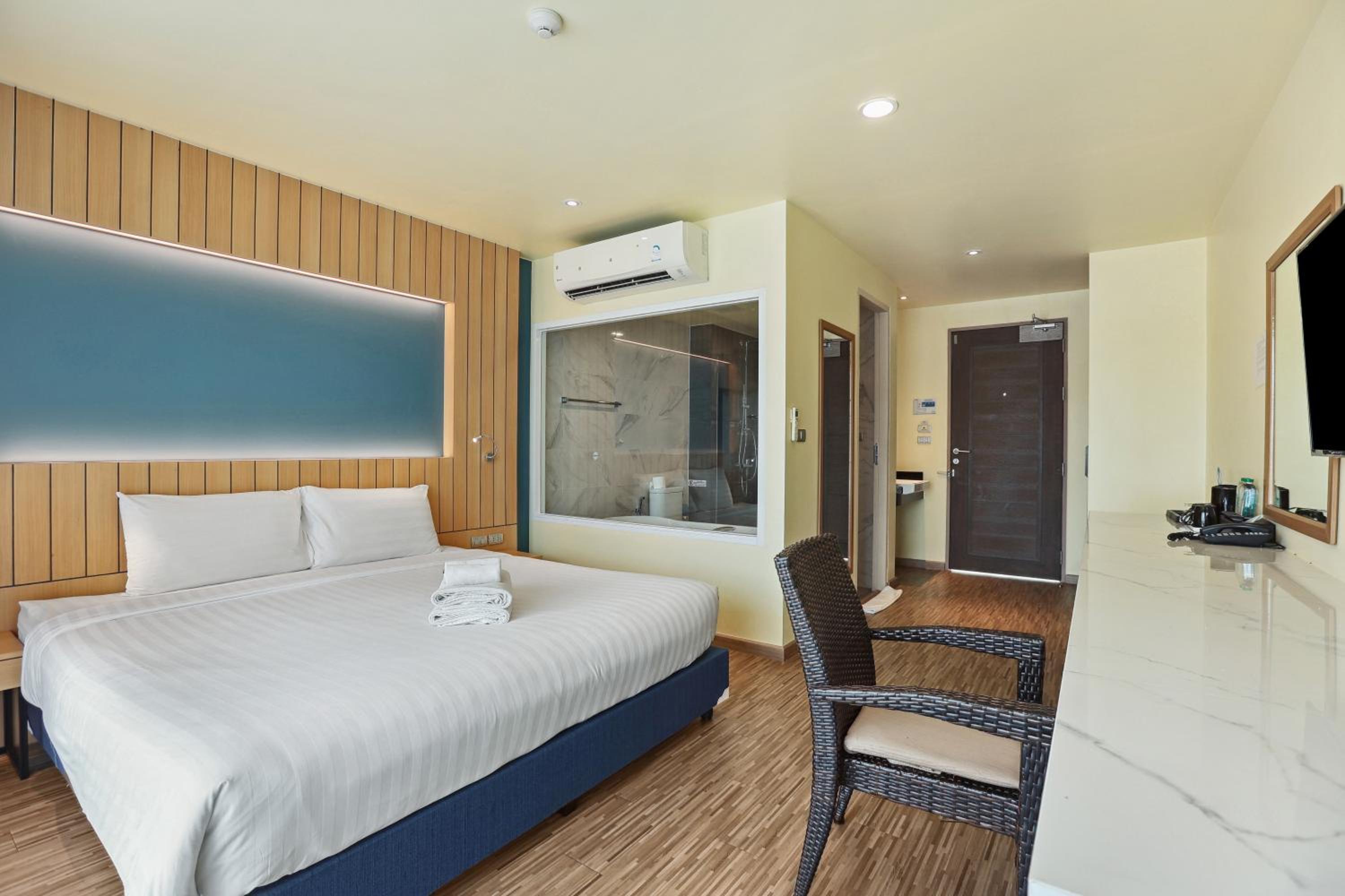 Deluxe Double Room - Photo 8