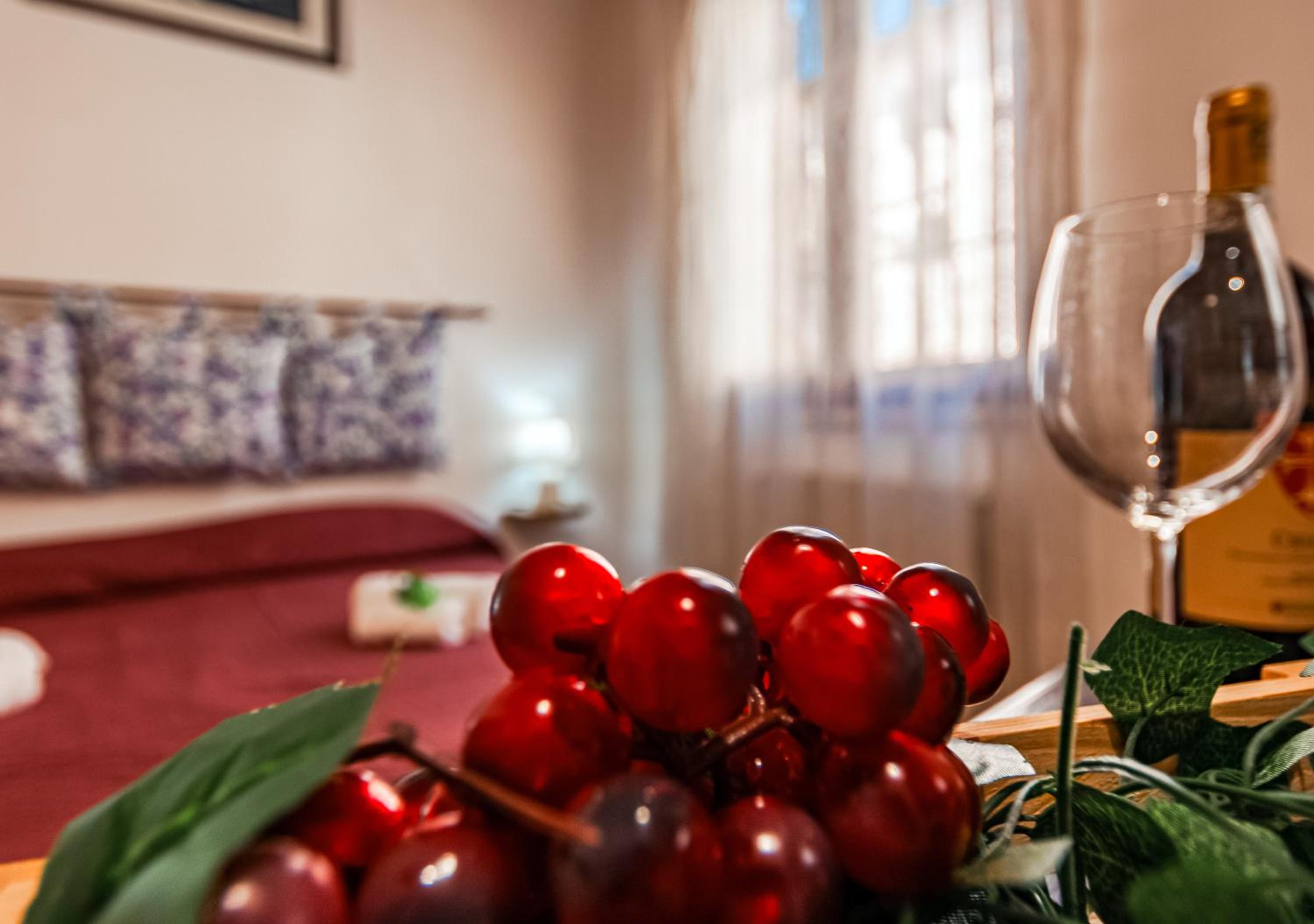 One-Bedroom Apartment with Garden photo 2