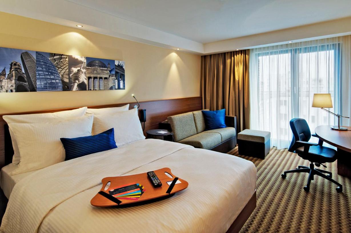 Queen Room - Accessible photo 3