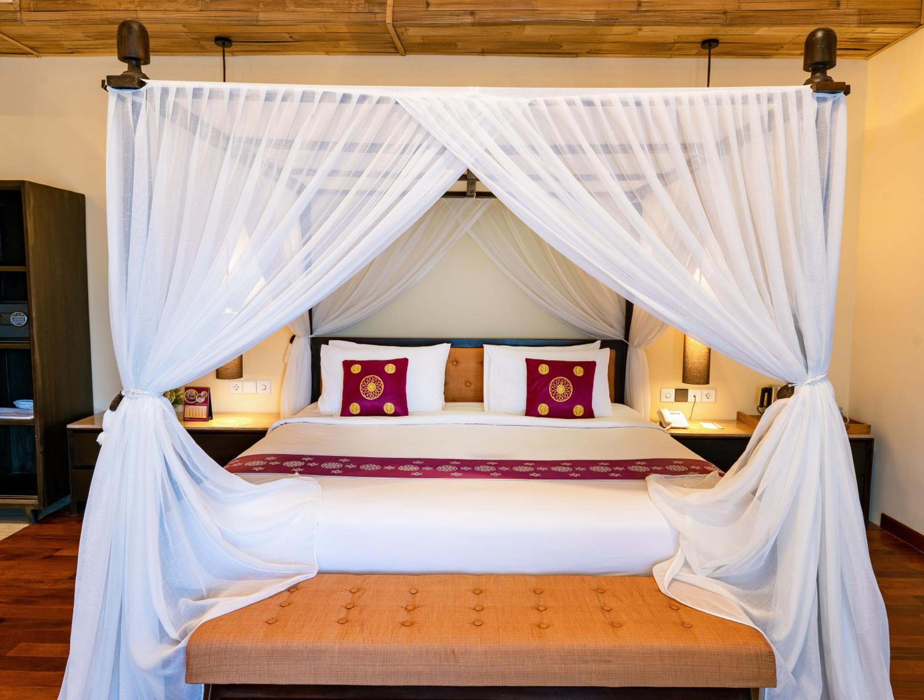 Suite - Photo 15