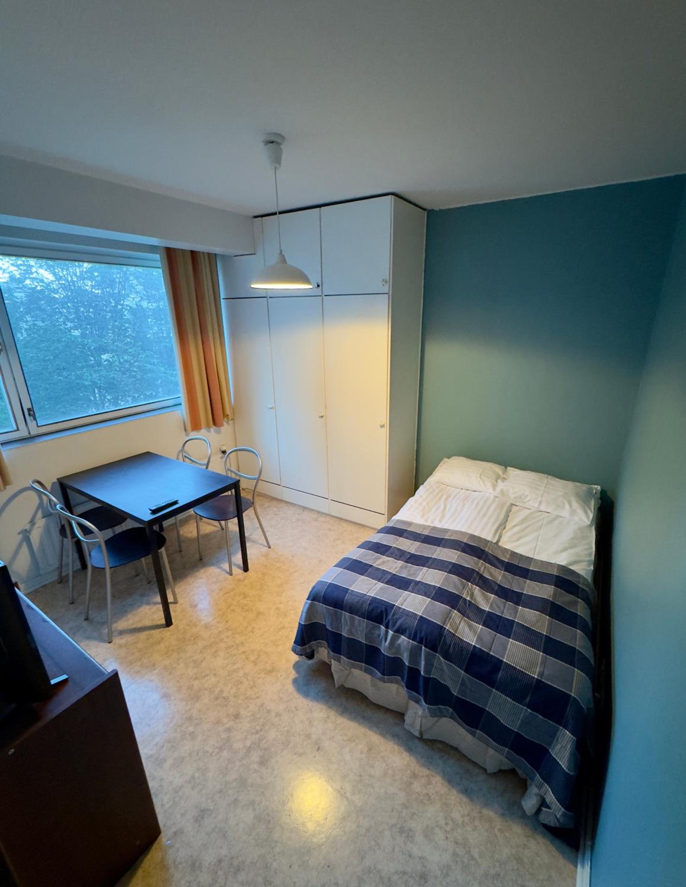 Apartment with Shower photo 1