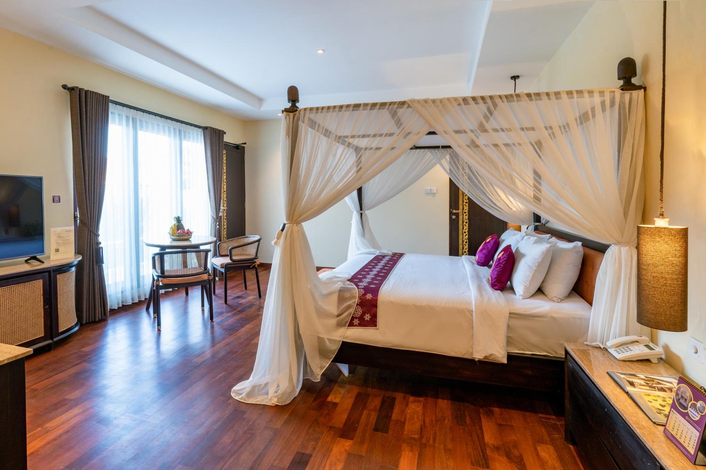 Suite - Photo 5
