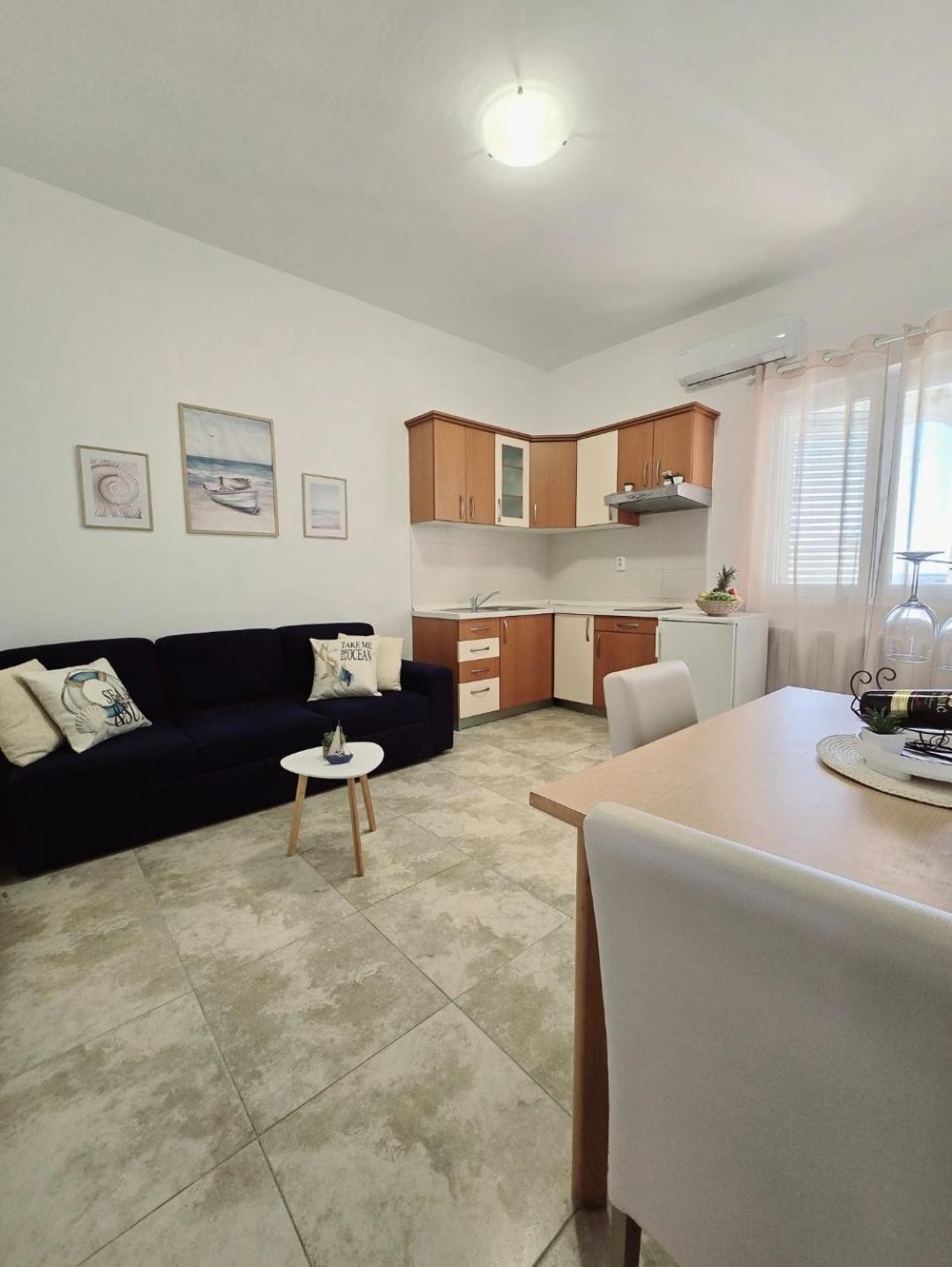 One-Bedroom Apartment with Terrace photo 2