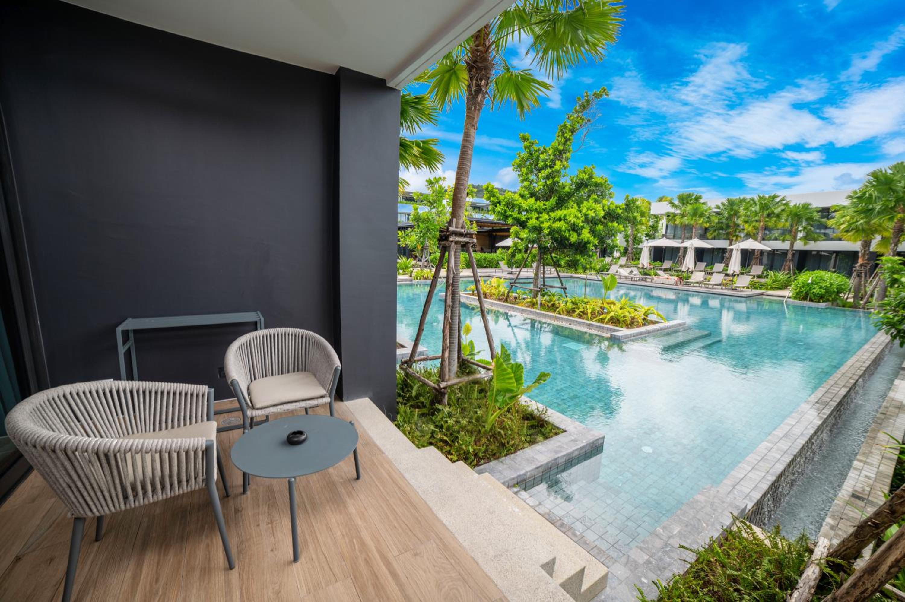 Junior Suite Pool Access - Photo 5