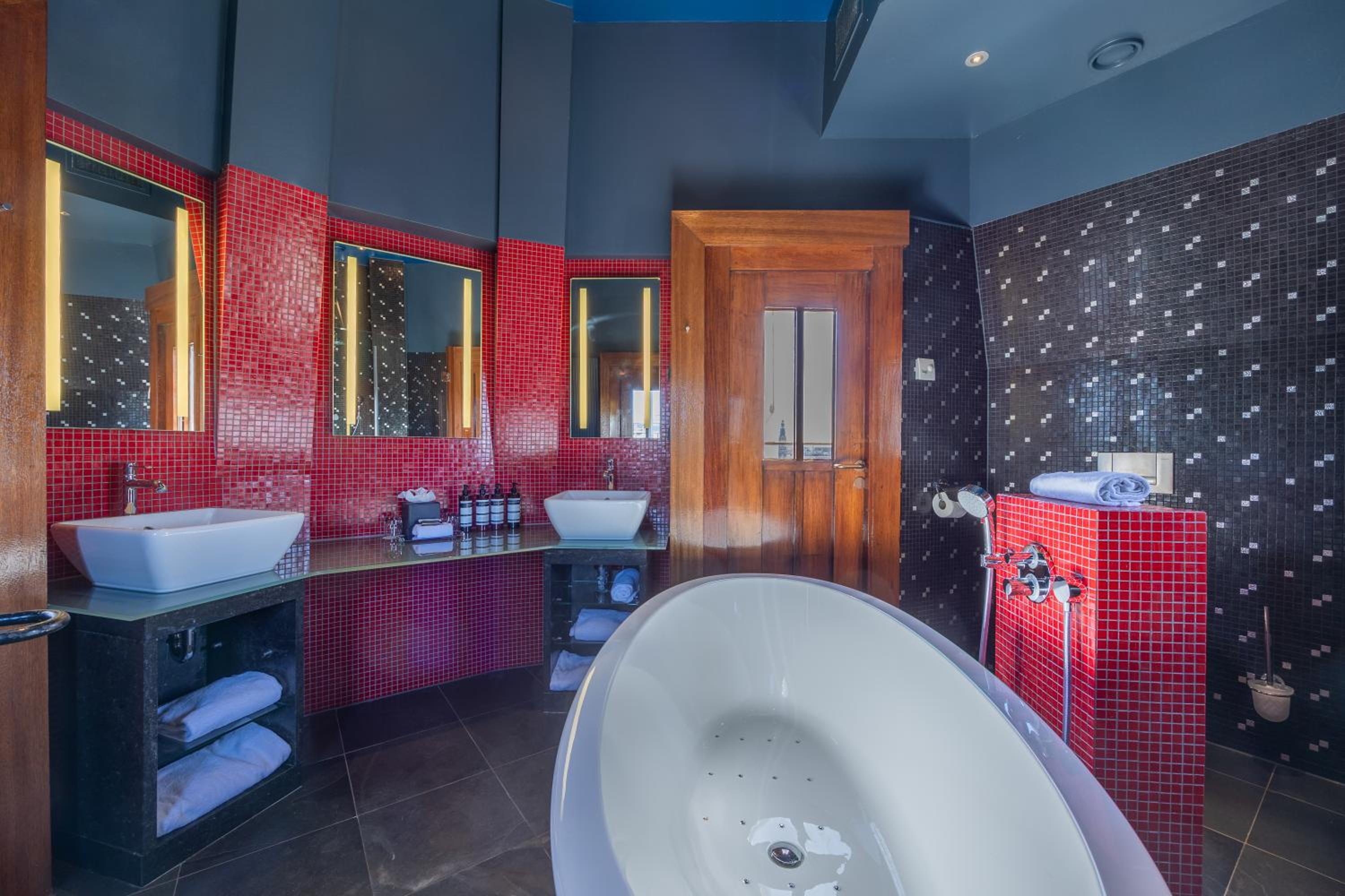 Tower Suite photo 3