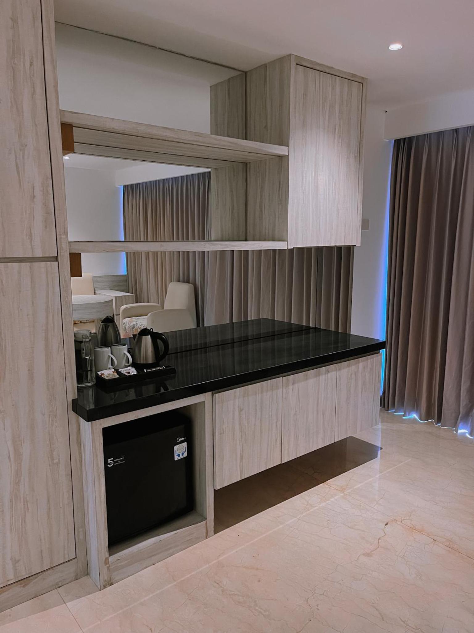 Suite Room - Photo 16