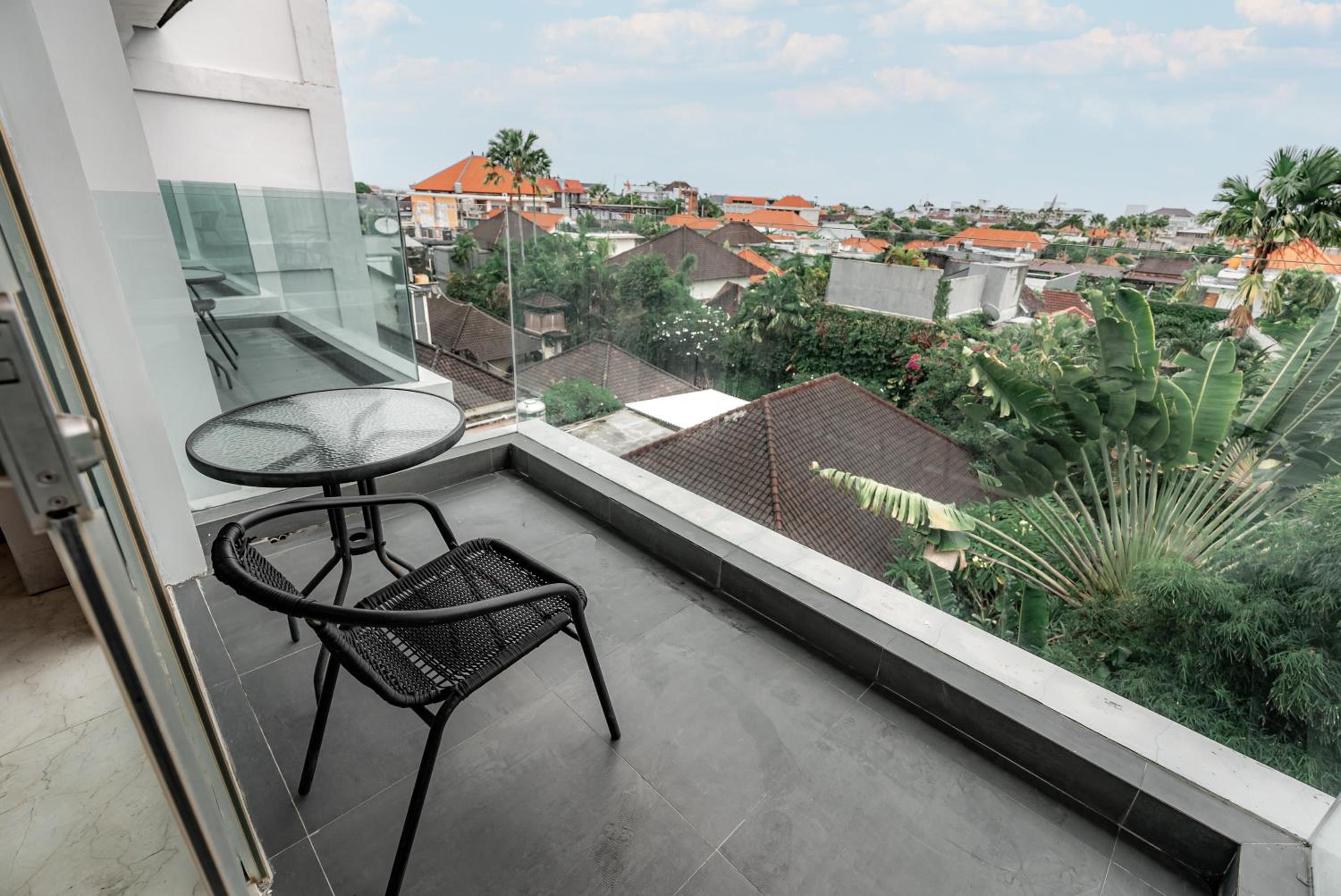 Two Night Stay at Deluxe Room with Free Beer - Photo 5