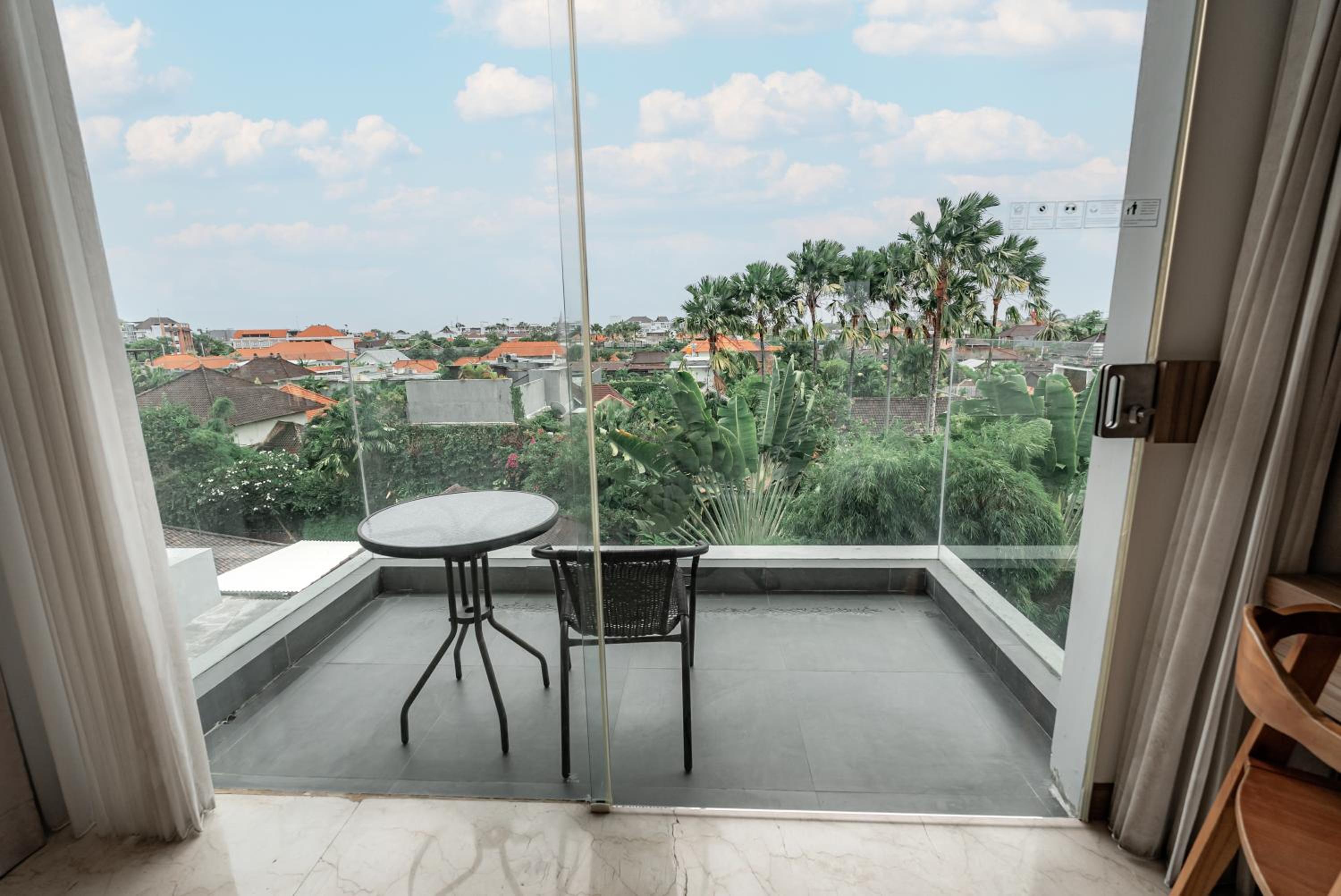 Two Night Stay at Deluxe Room with Free Beer - Photo 11