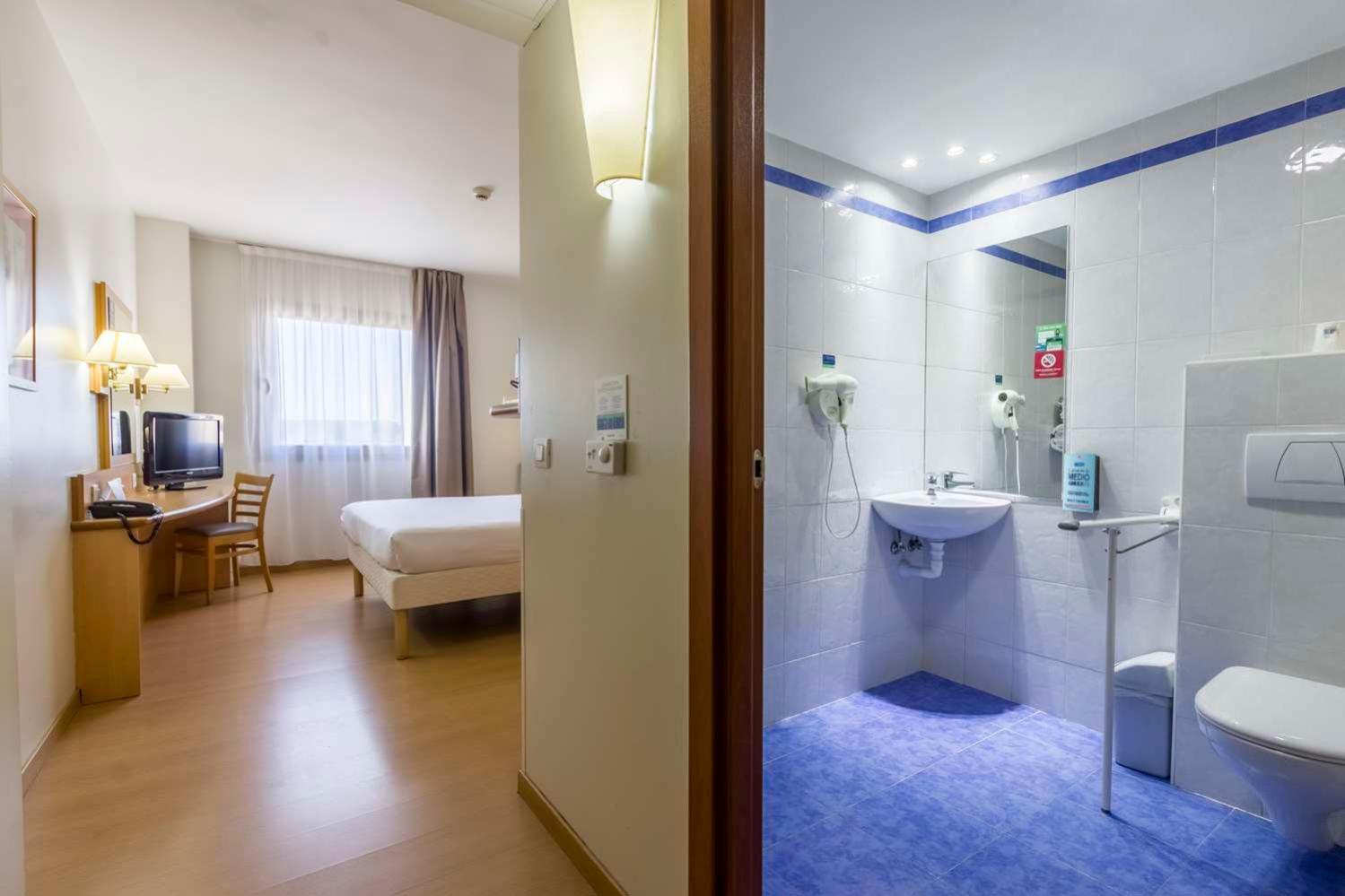 Double Room - Photo 8