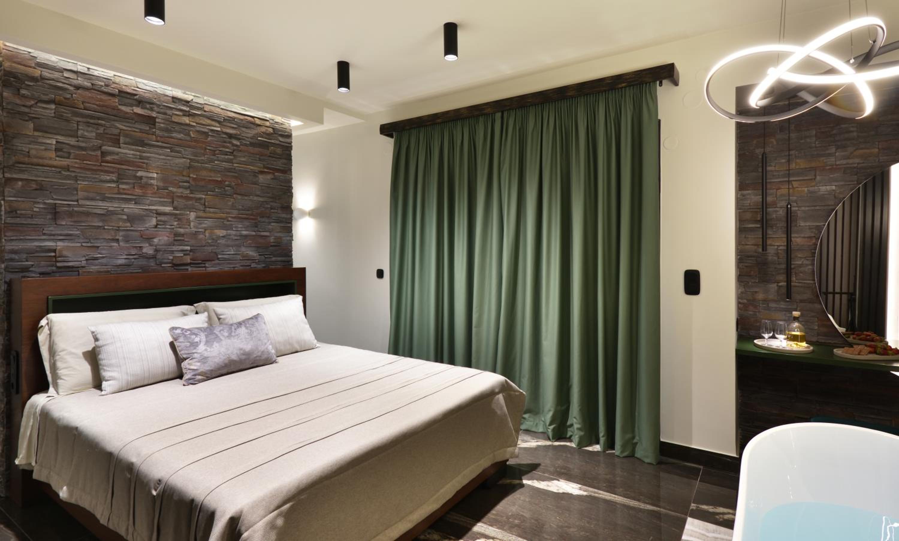 Deluxe Suite with Spa Bath photo 1