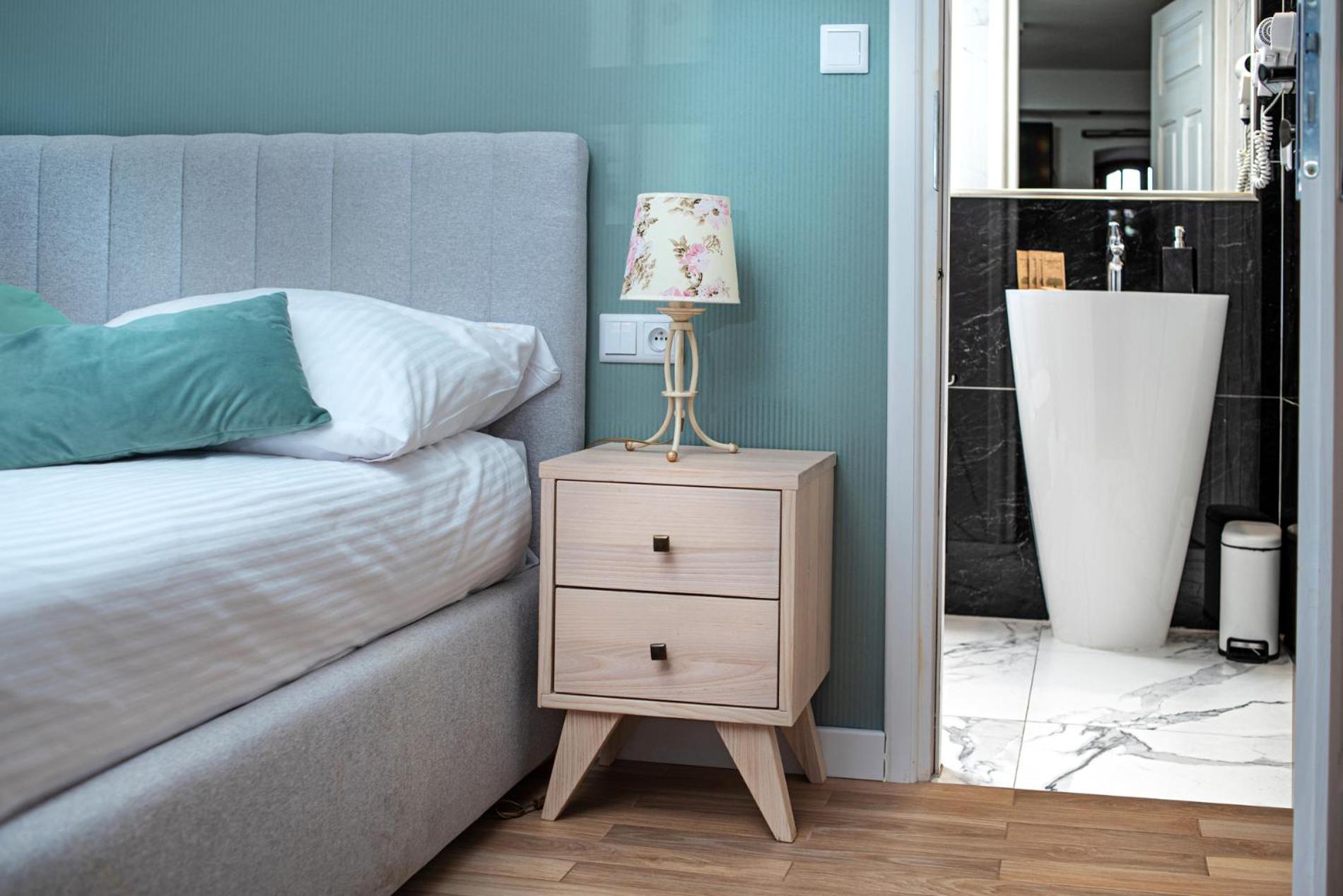 Standard Double Room - Photo 9