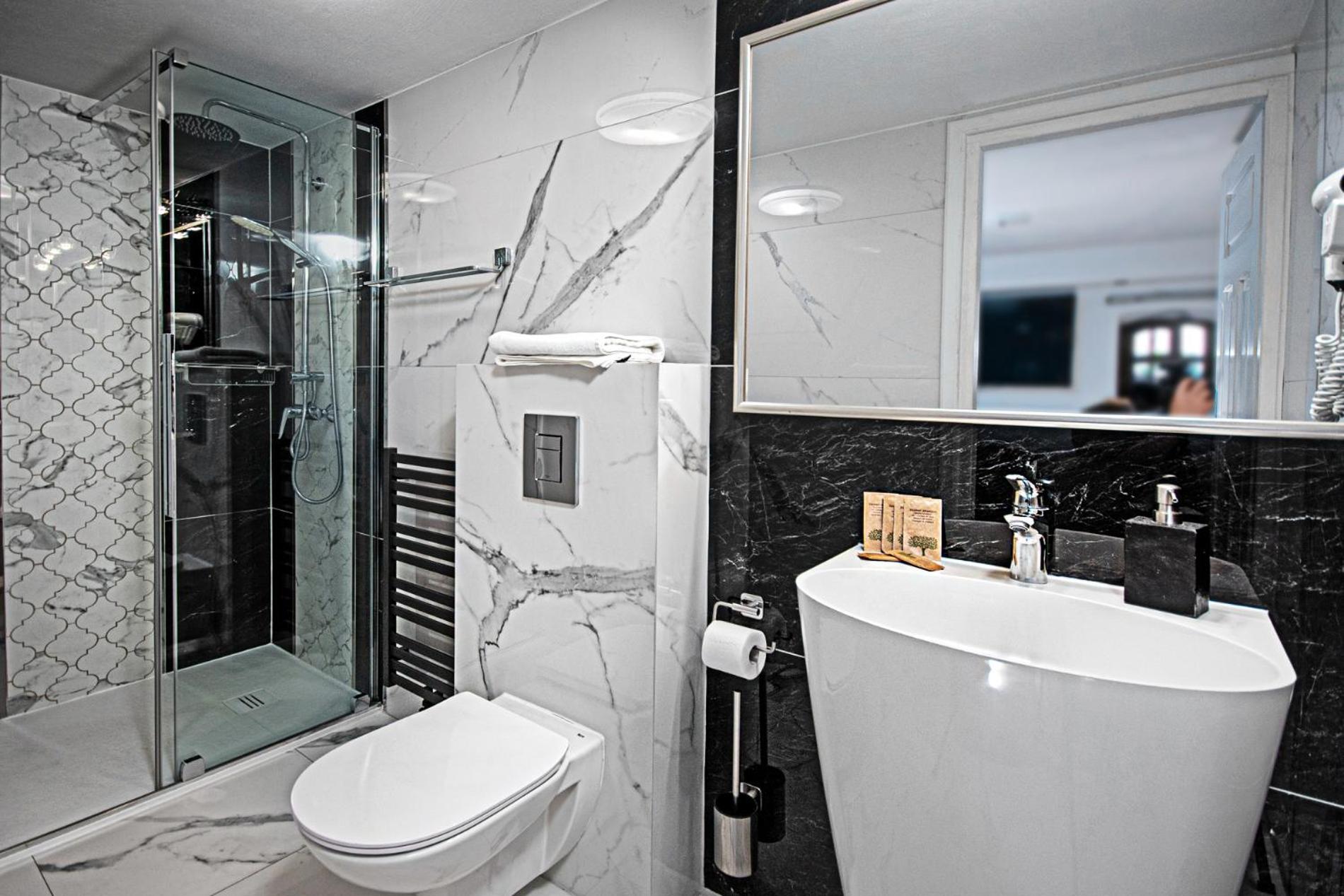 Standard Double Room - Photo 4