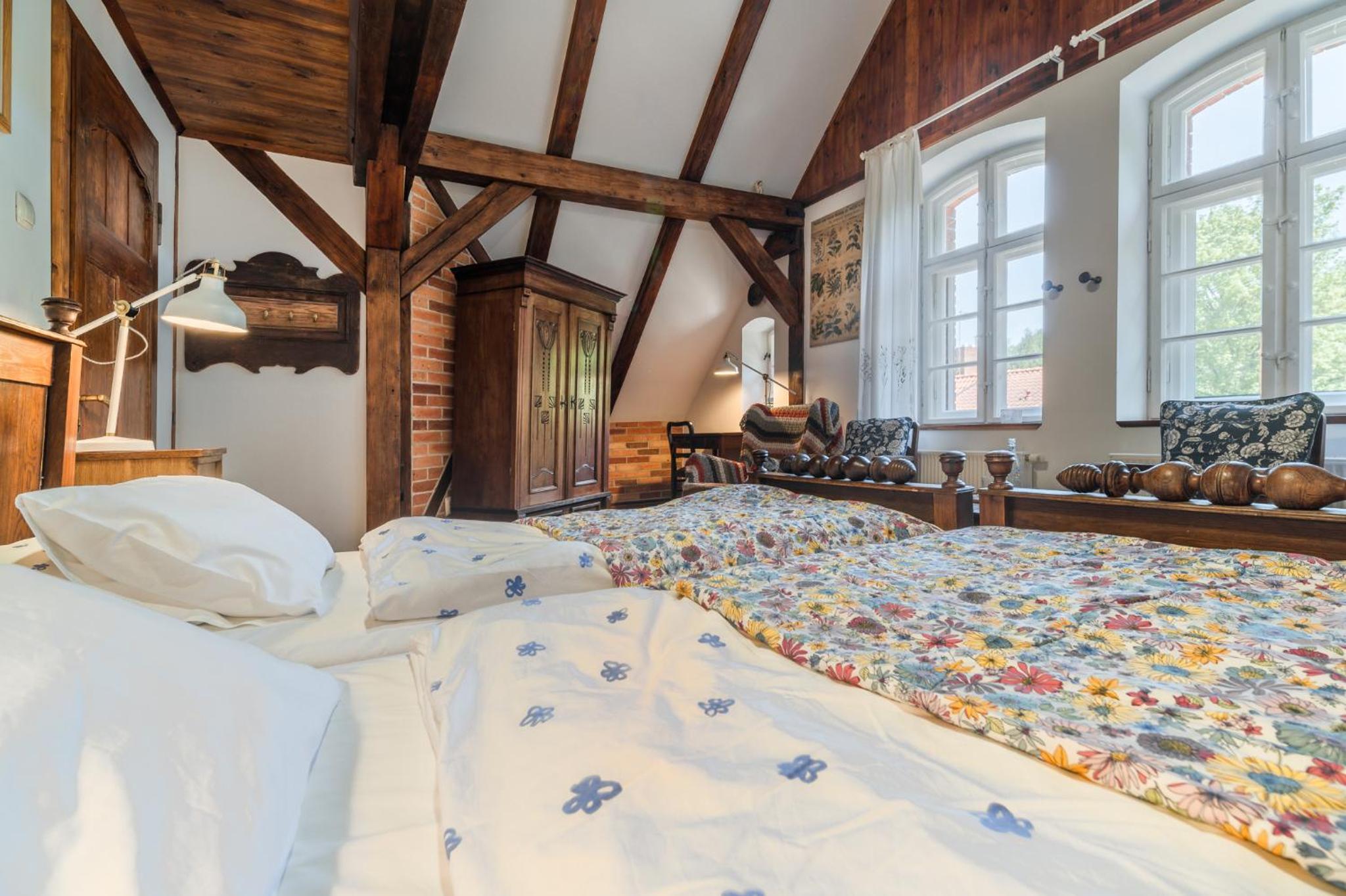 Large Double Room - Photo 3