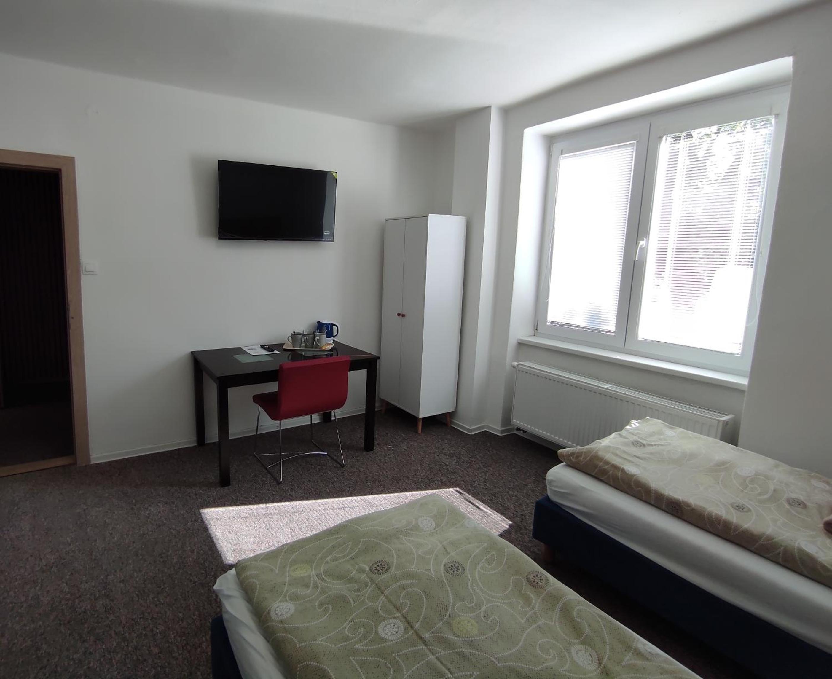 Basic Triple Room with Shared Bathroom photo 1